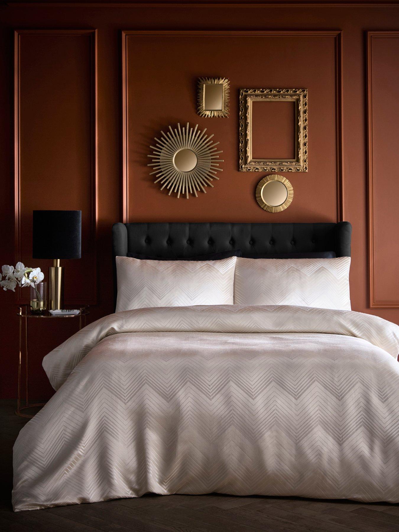 Laurence Llewelyn-Bowen Cocktail -Jacquard Duvet Cover Set - Ivory