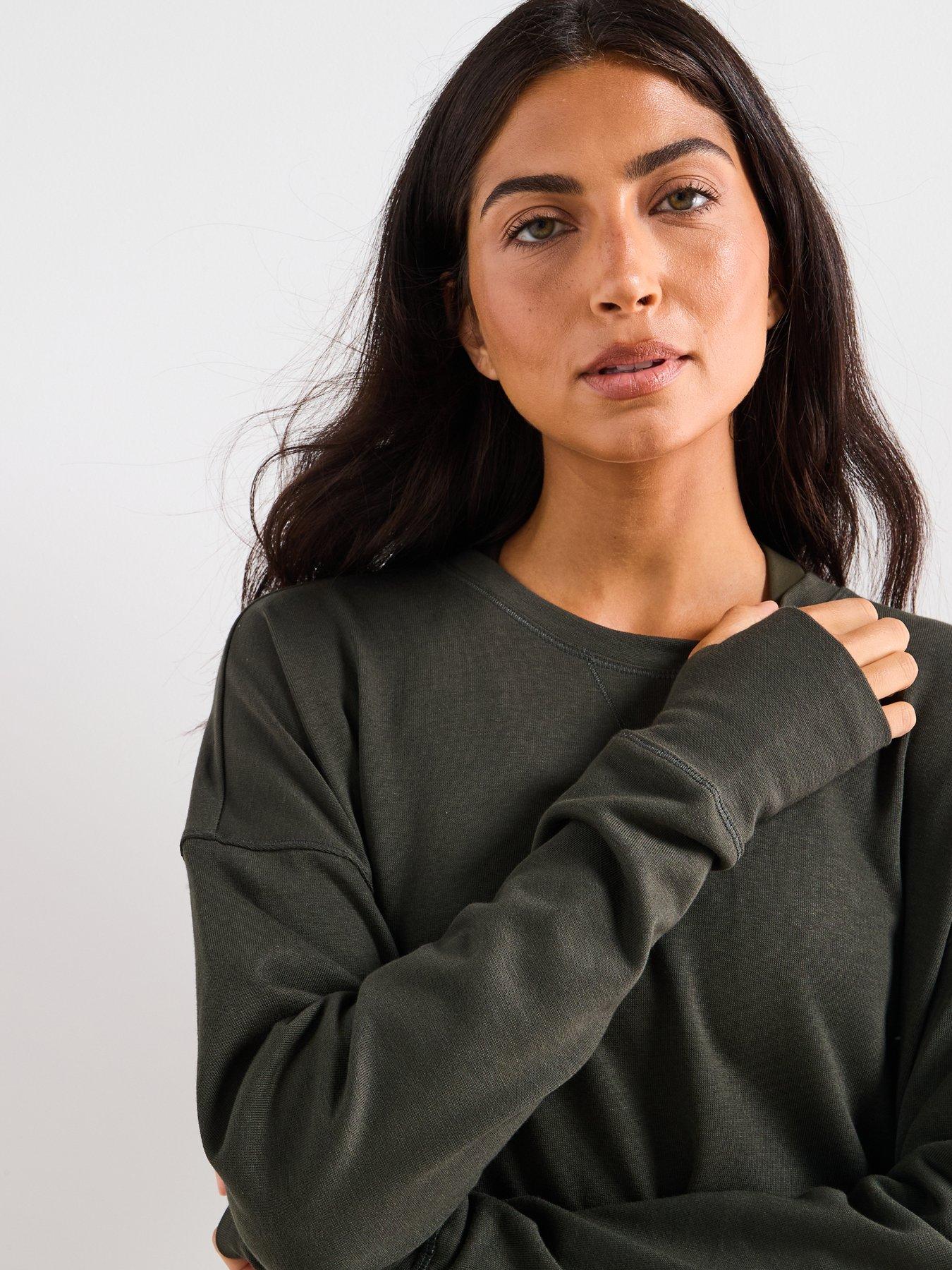 sweaty-betty-womens-training-after-class-longline-sweatshirt-greenoutfit