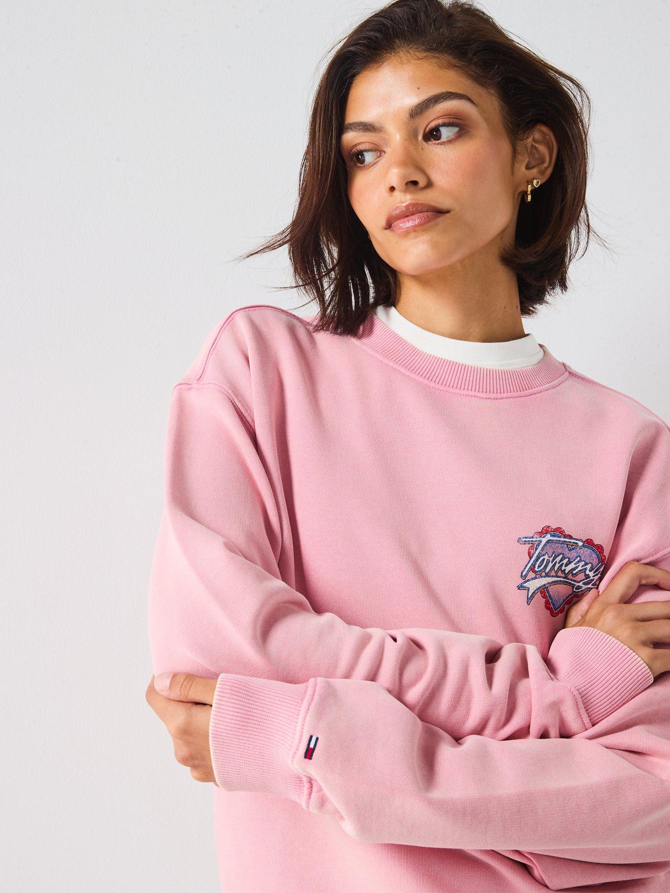 tommy-jeans-relax-washed-heart-crew-sweater-pinkdetail