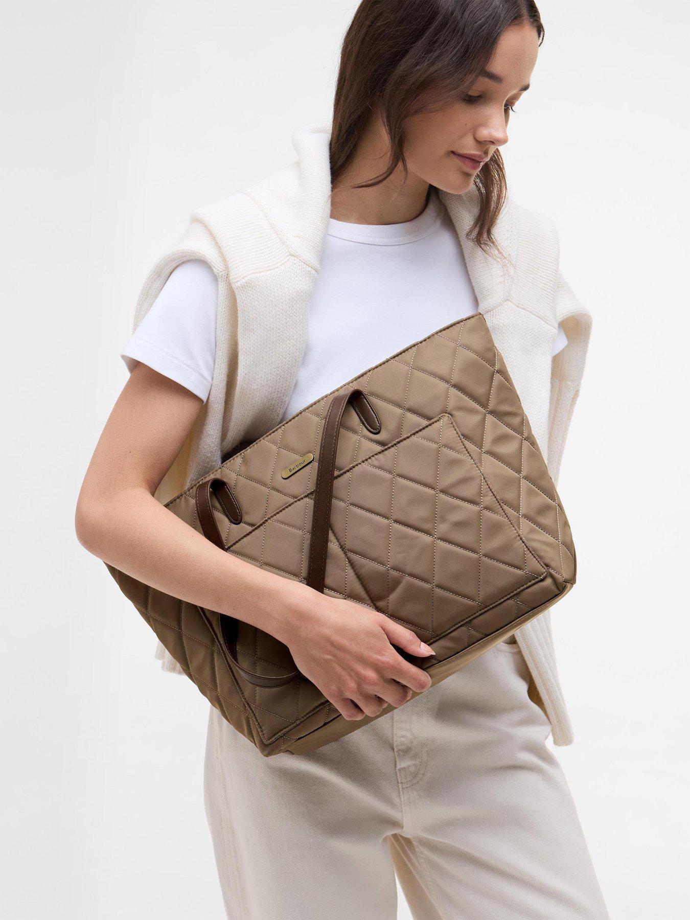 barbour-quilted-tote-bag-beigestillFront