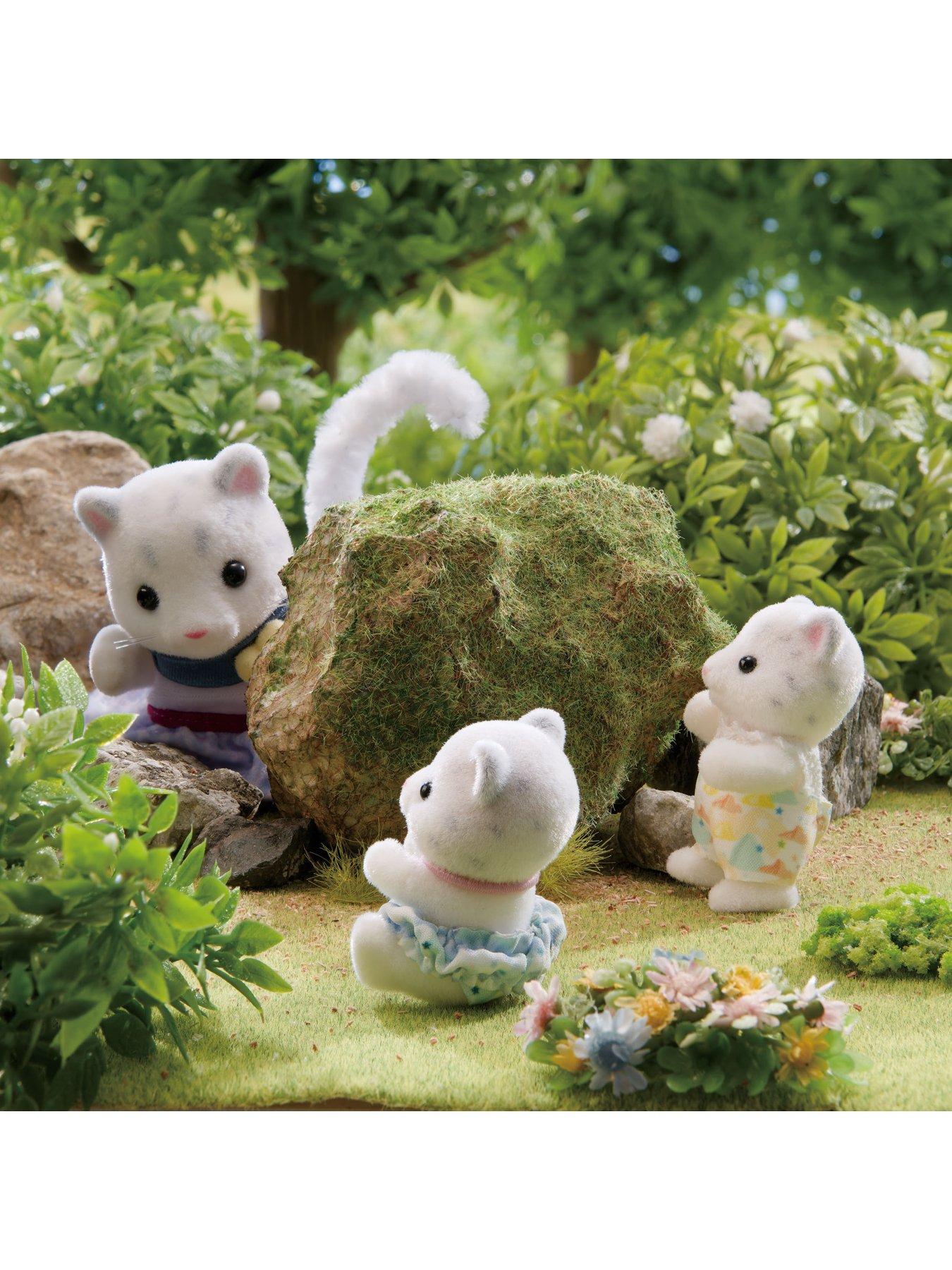 Image 5 of 7 of Sylvanian Families Snow Leopard Family Set