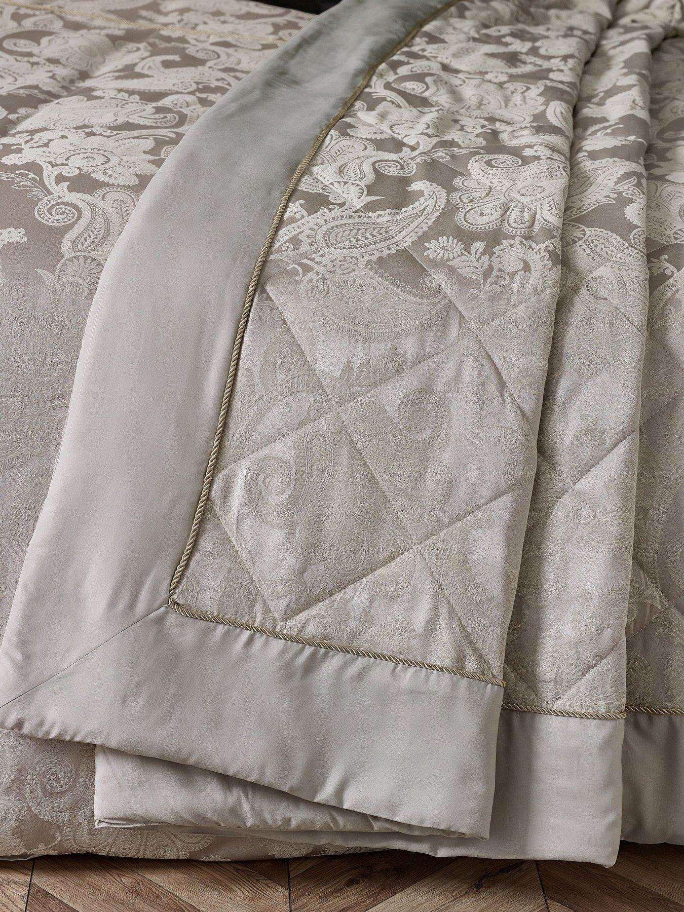 Catherine Lansfield Opulent Jacquard Bedspread- 240x260cm
