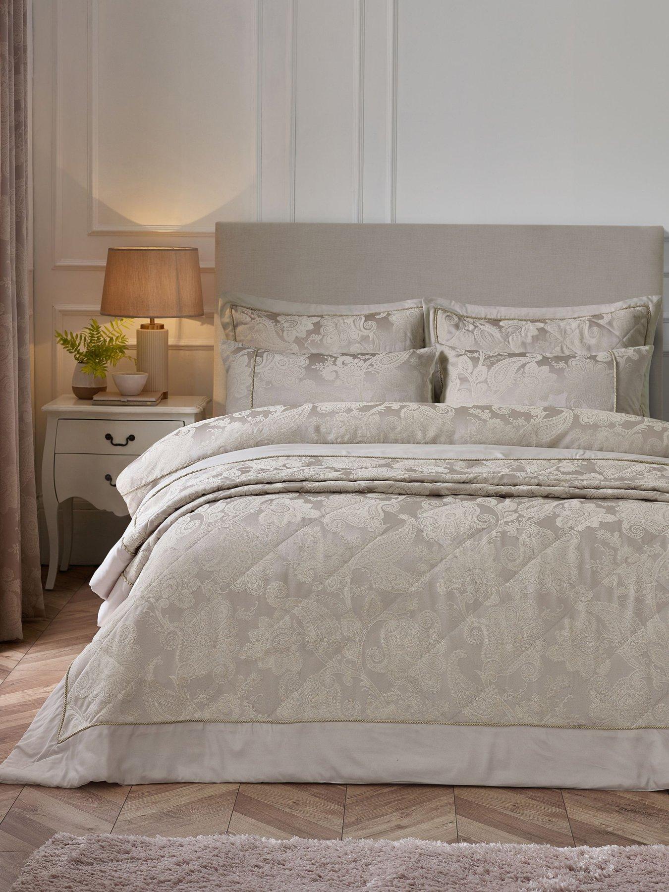 catherine-lansfield-opulent-jacquard-bedspread--240x260cmoutfit