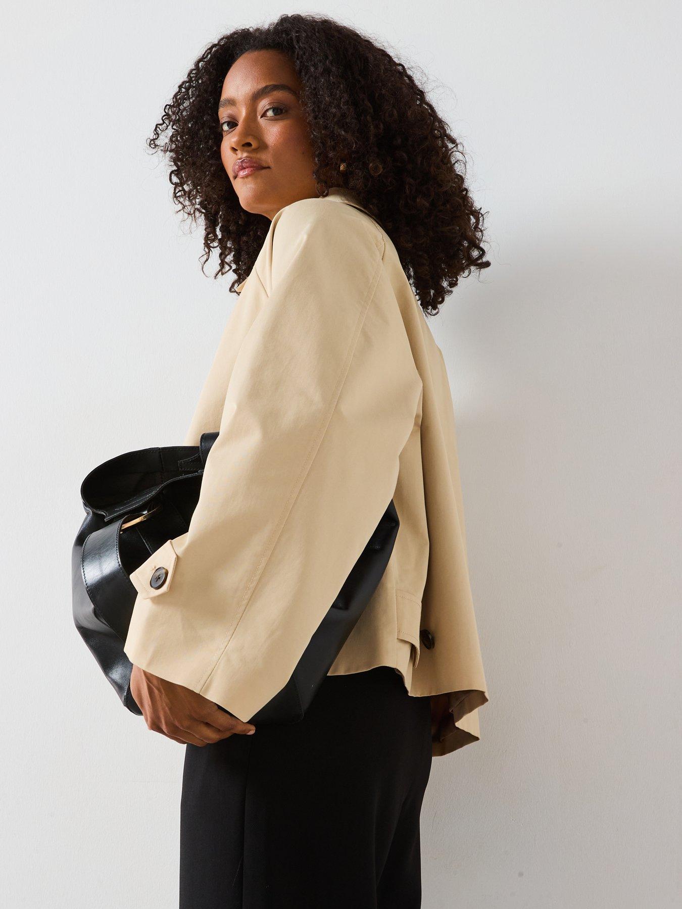mango-short-oversized-trench-coat-with-epaulettesoutfit