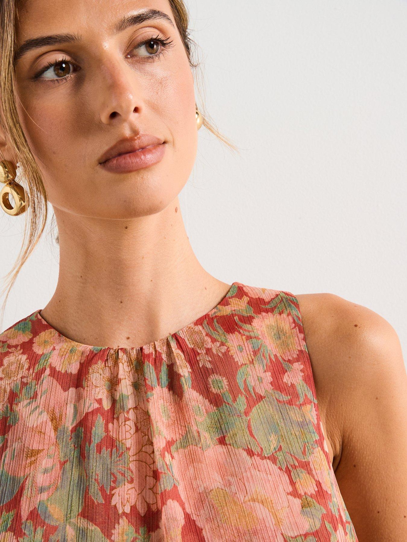 Image 4 of 6 of Mango Floral Pleated Blouse - Red