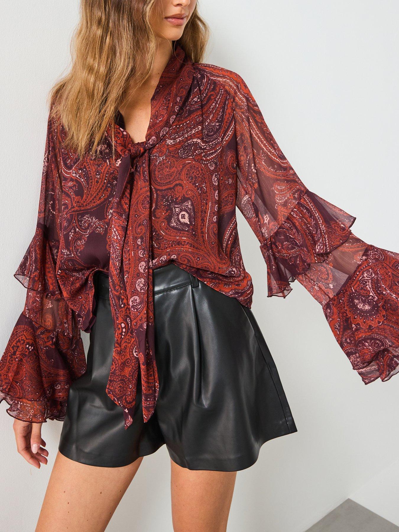 mango-faux-leather-shorts-blackoutfit