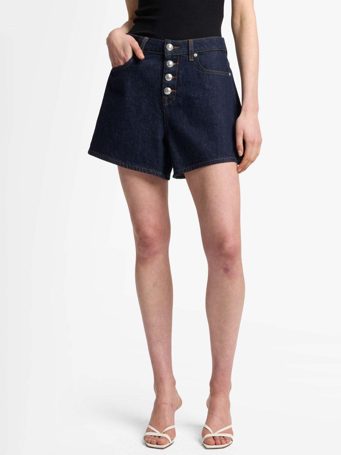 7-for-all-mankind-kori-denim-shorts-blueoutfit