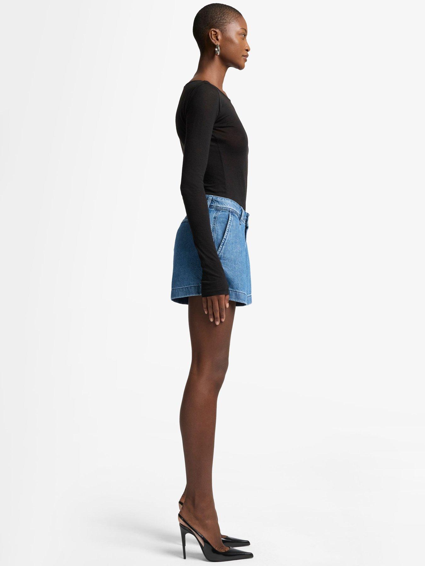 7-for-all-mankind-pleated-denim-shorts-mid-washoutfit