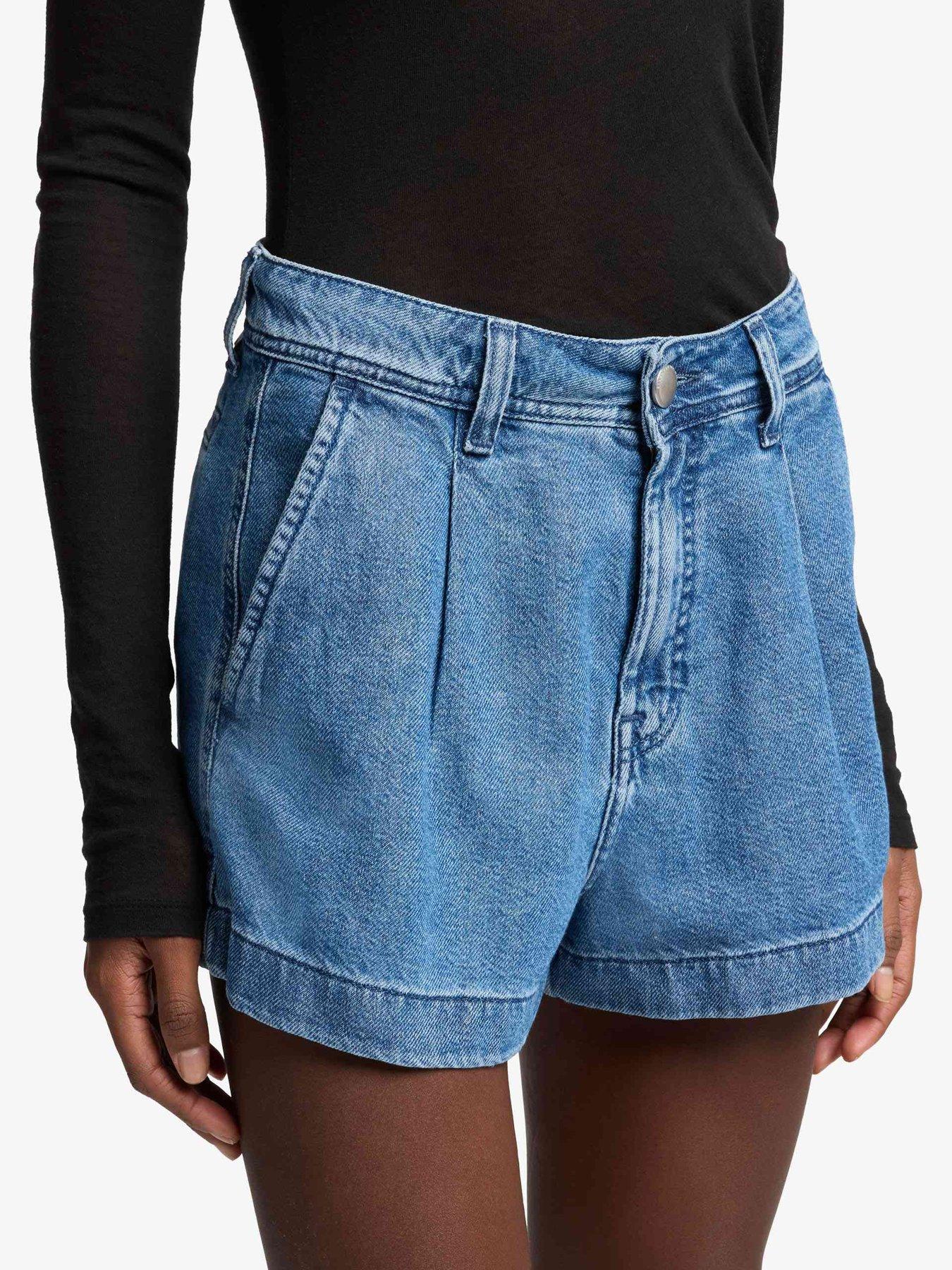 7-for-all-mankind-pleated-denim-shorts-mid-washdetail