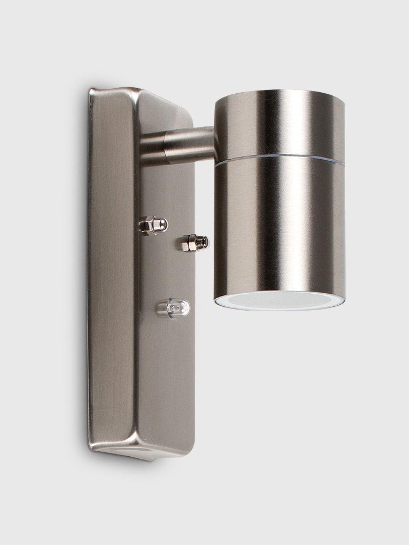 valuelights-barrow-stainless-steel-dusk-till-dawn-ip44-wall-lightdetail