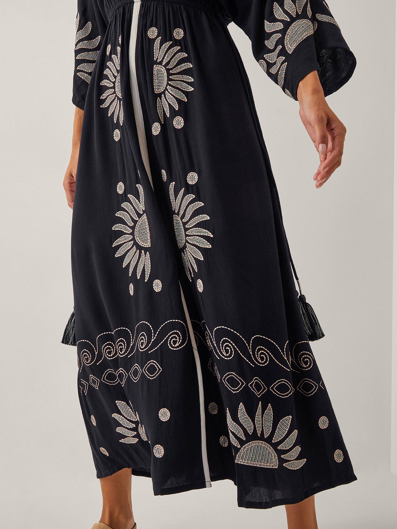 monsoon-sophia-maxi-kaftan-blackoutfit