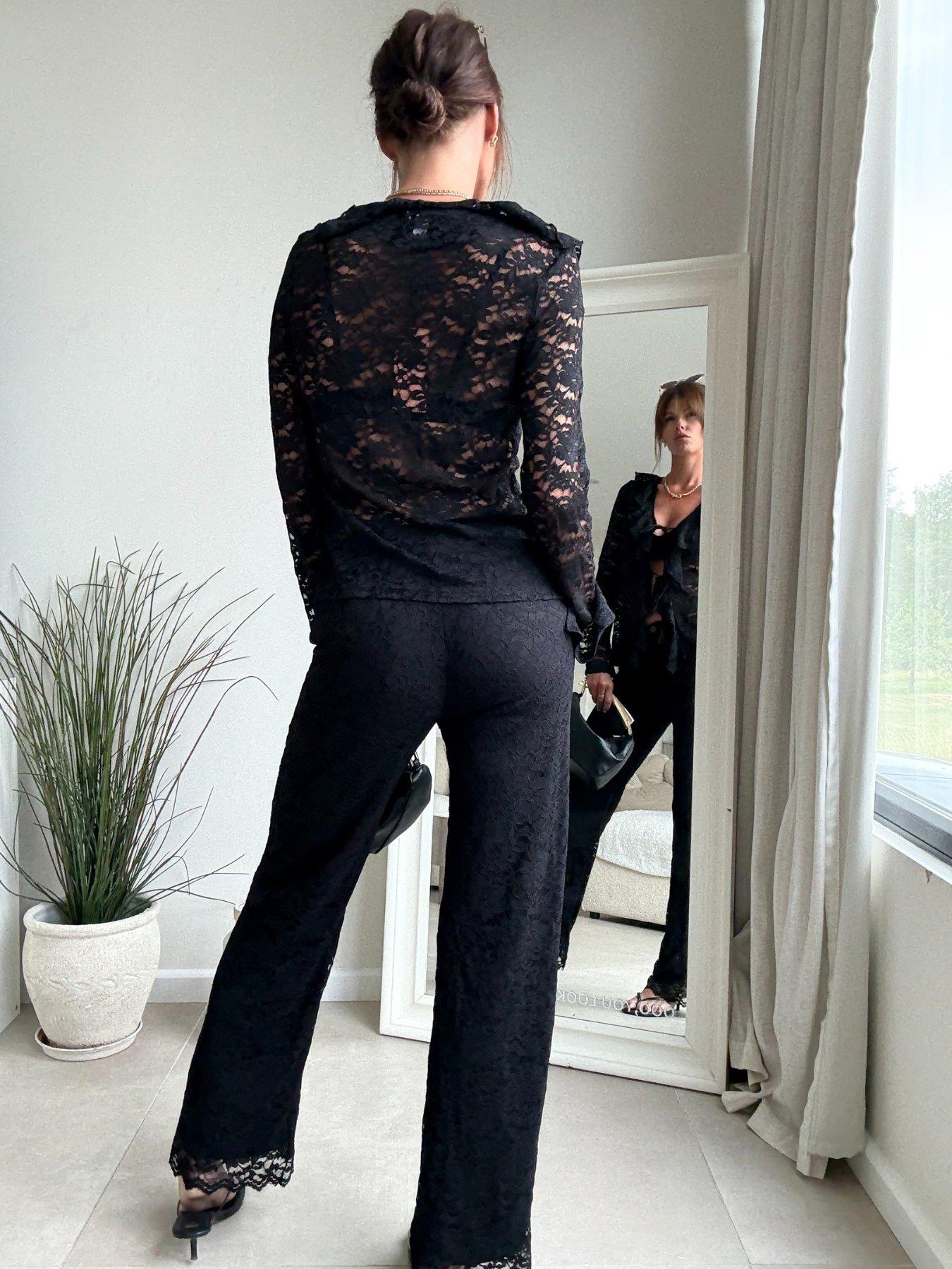 style-cheat-lace-frill-top-blackoutfit