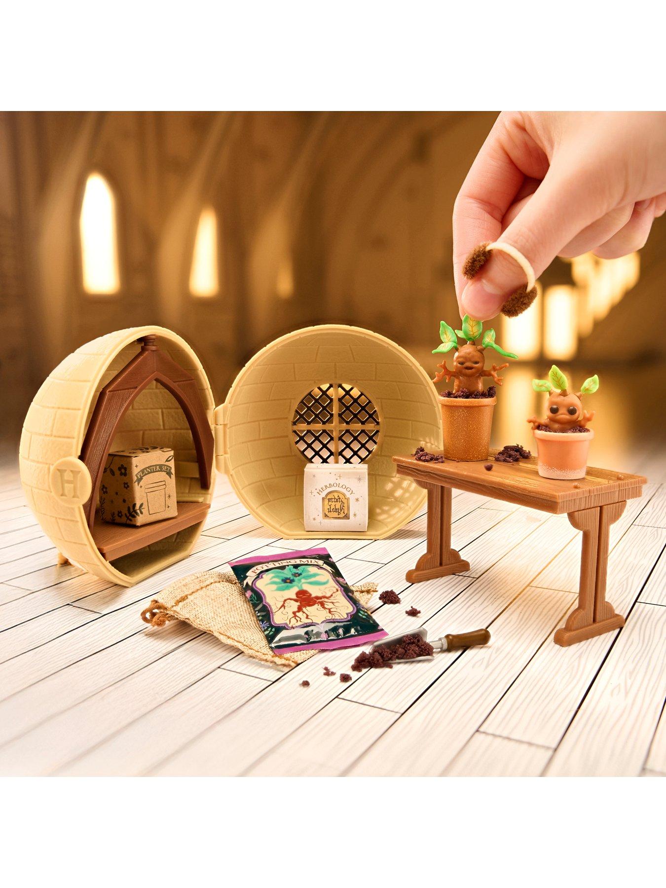 mini-verse-mgas-miniverse-make-it-mini-back-to-hogwarts-harry-potterstillFront