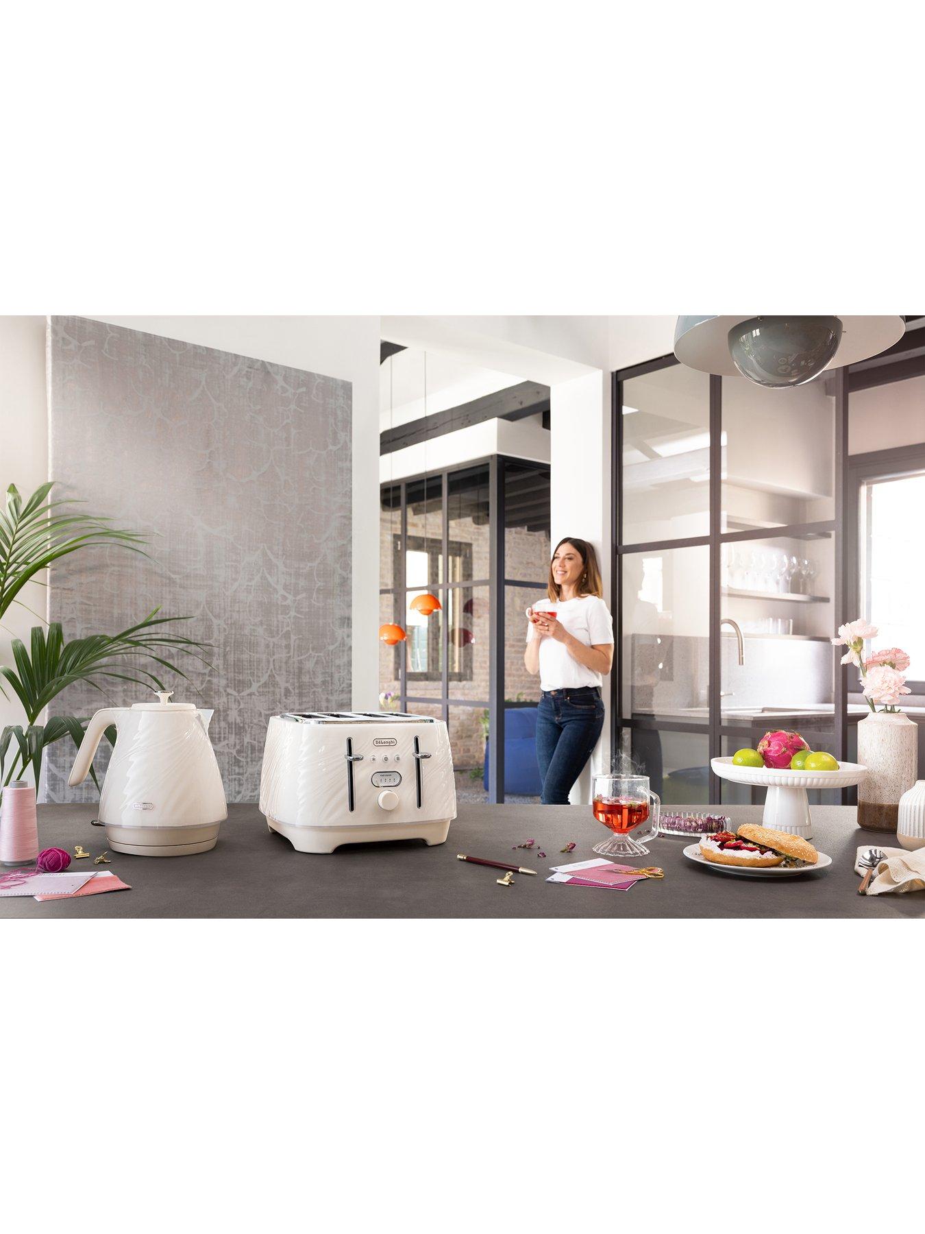 Image 5 of 7 of DeLonghi Ballerina Seta Kettle - Cream