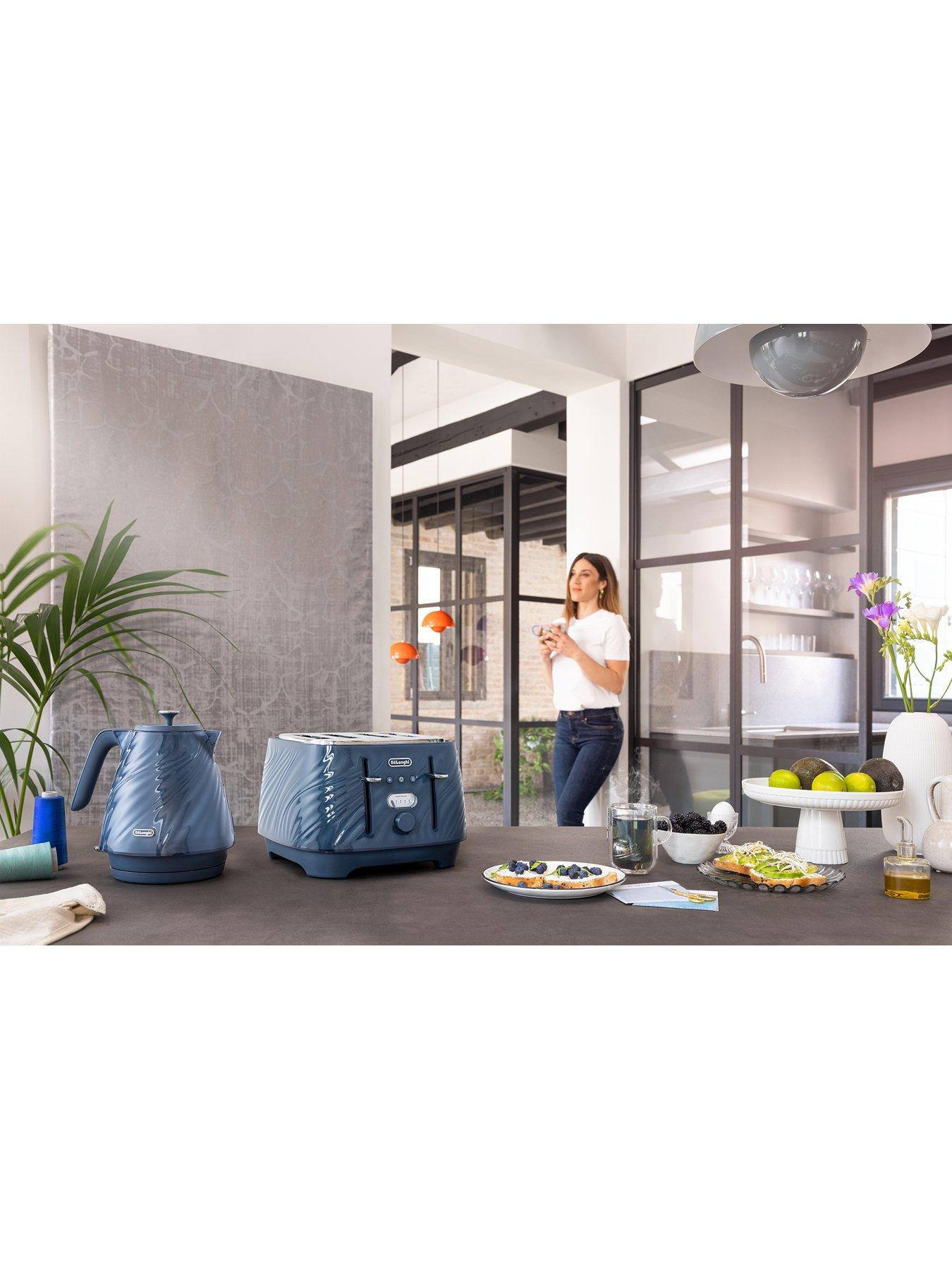 delonghi-ballerina-seta-kettle-bluedetail
