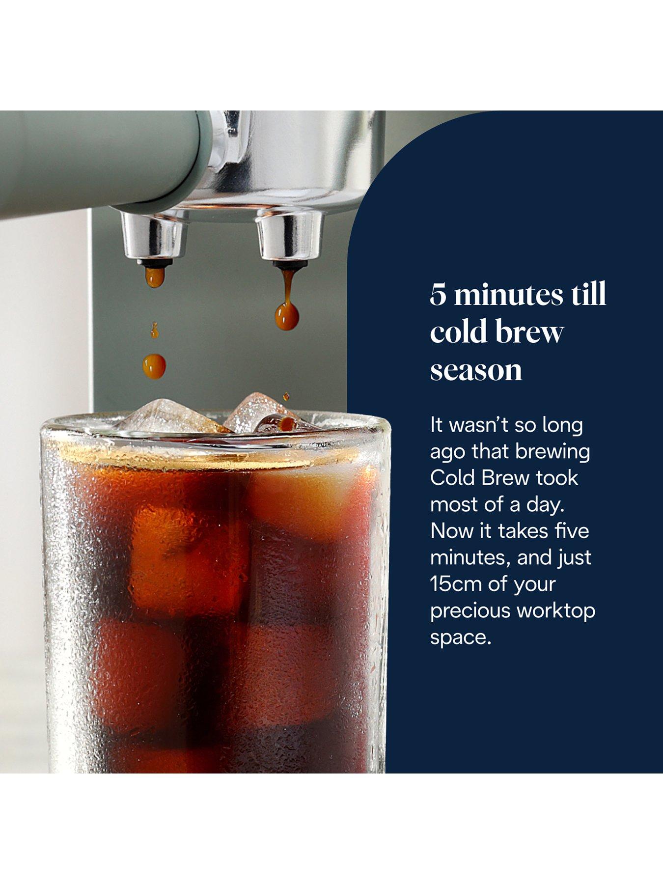 delonghi-dedica-duo-espresso-machine-hot-iced-and-cold-brewoutfit