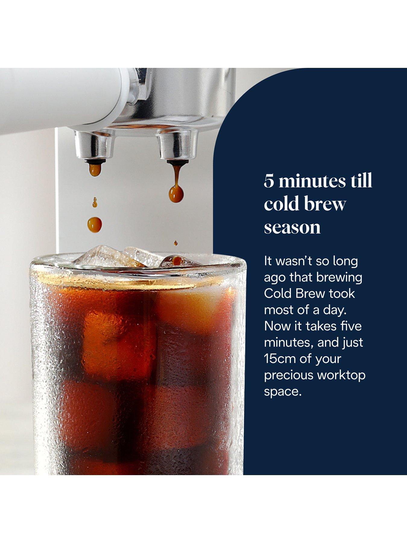 delonghi-dedica-duo-espresso-machine-hot-iced-and-cold-brewoutfit