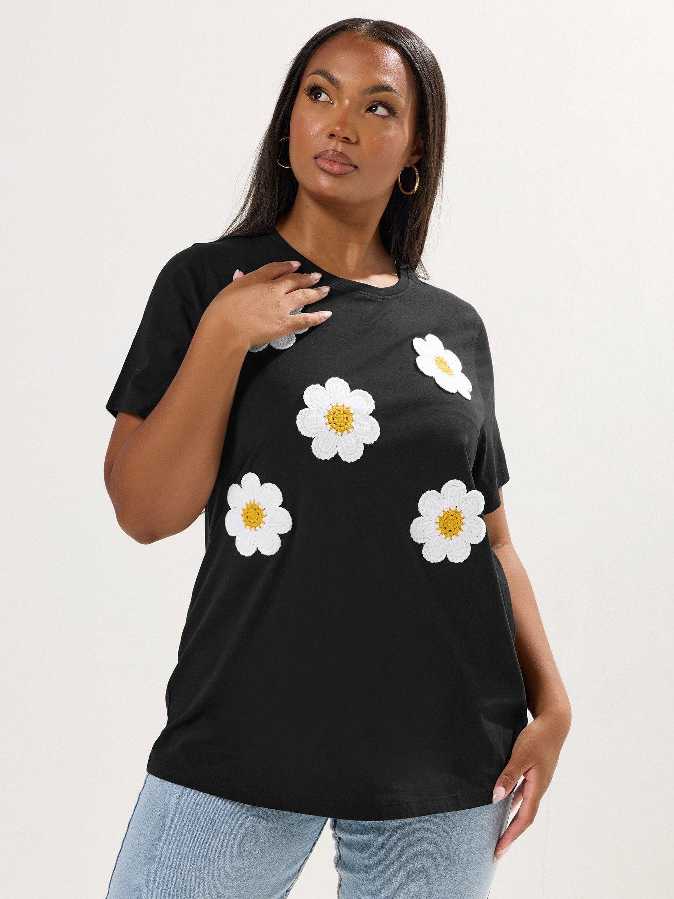 yours-curve-applique-daisy-t-shirt-black