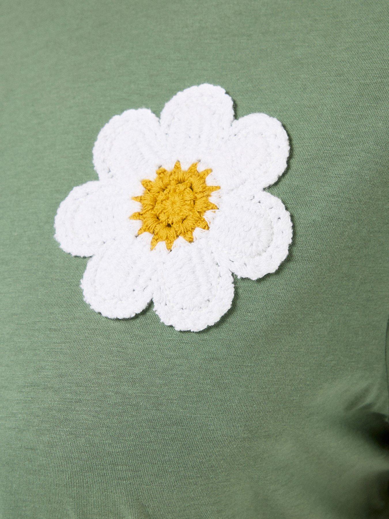 yours-curve-applique-daisy-t-shirt-greenoutfit