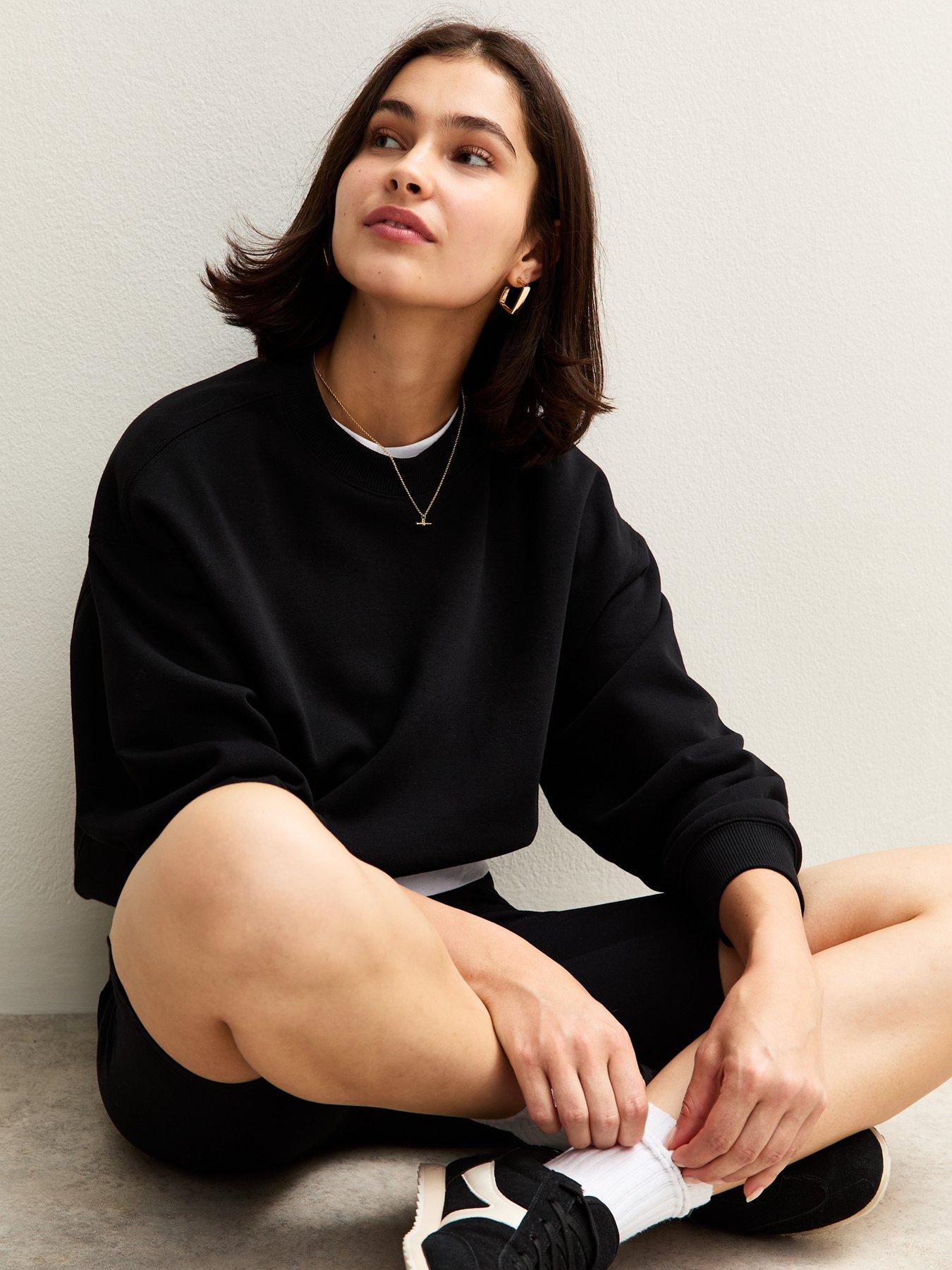new-look-crew-neck-short-sweatshirt-blackoutfit
