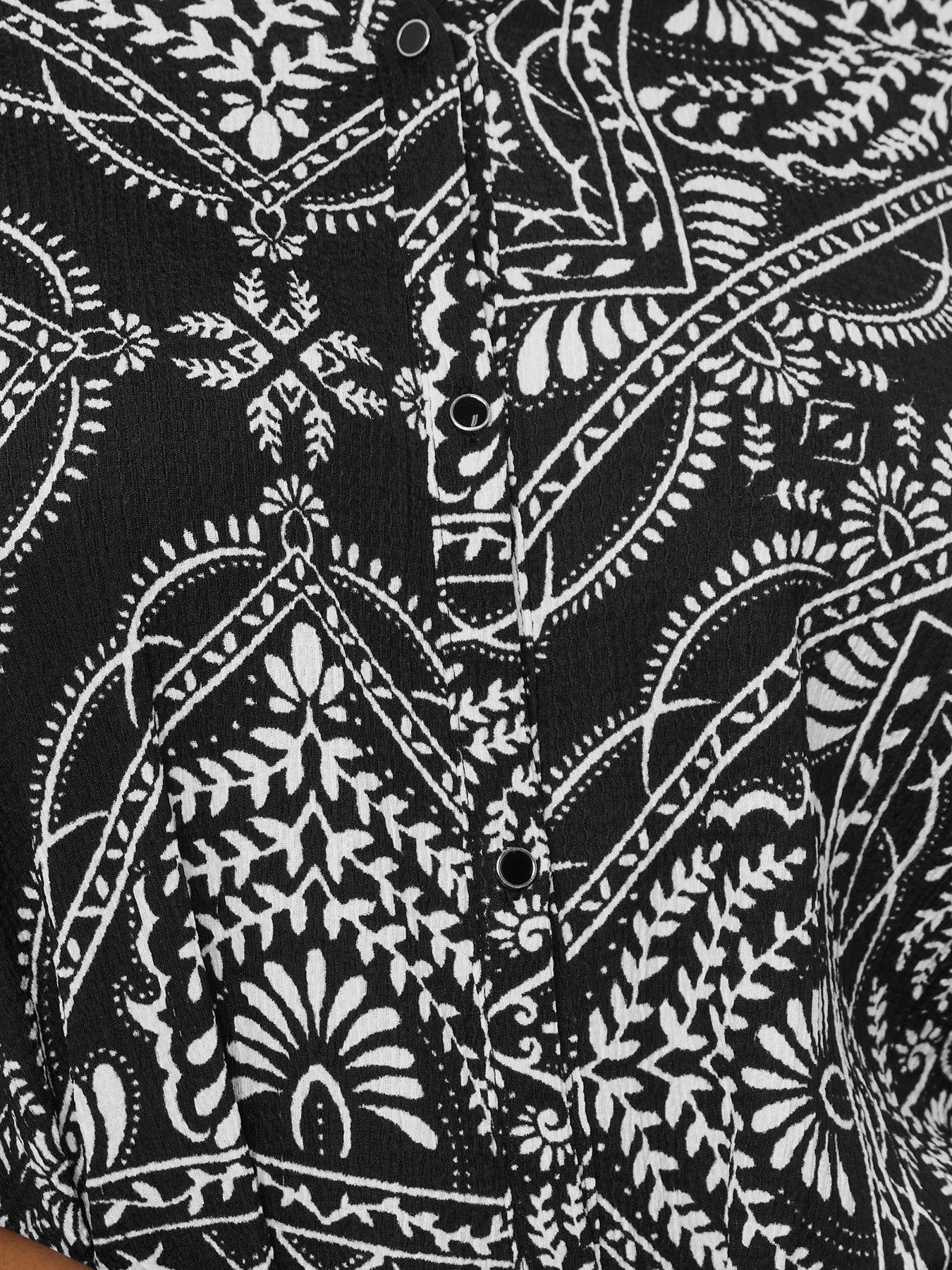 yours-curve-grown-on-boxy-shirt-blackoutfit