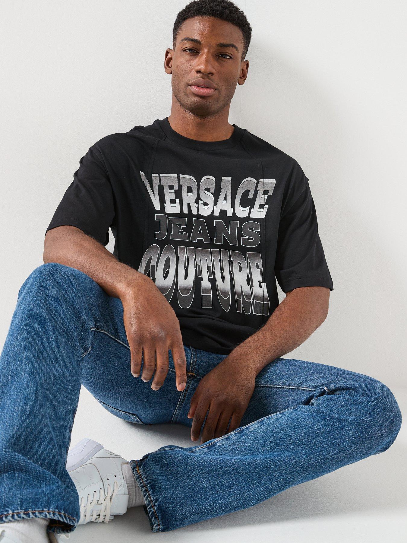 versace-jeans-couture-large-stack-logo-t-shirt-blackdetail
