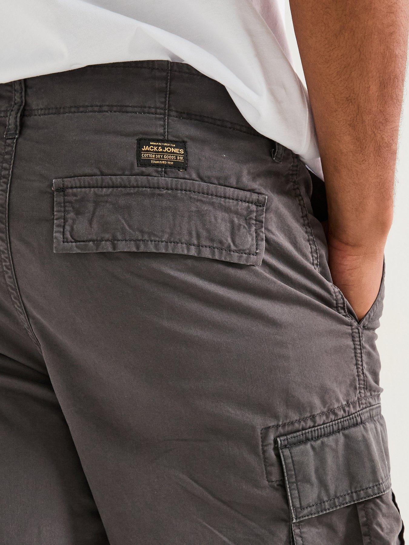 jack-jones-cole-frank-cargo-mid-length-shorts-dark-greyoutfit