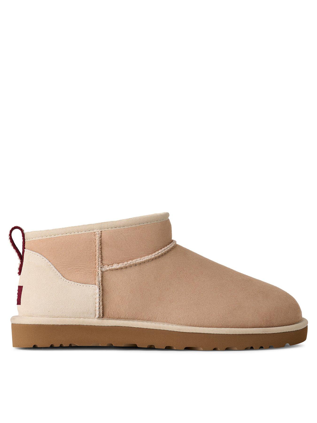 UGG Men's Classic Ultra Mini Chukka Boots - Light Beige