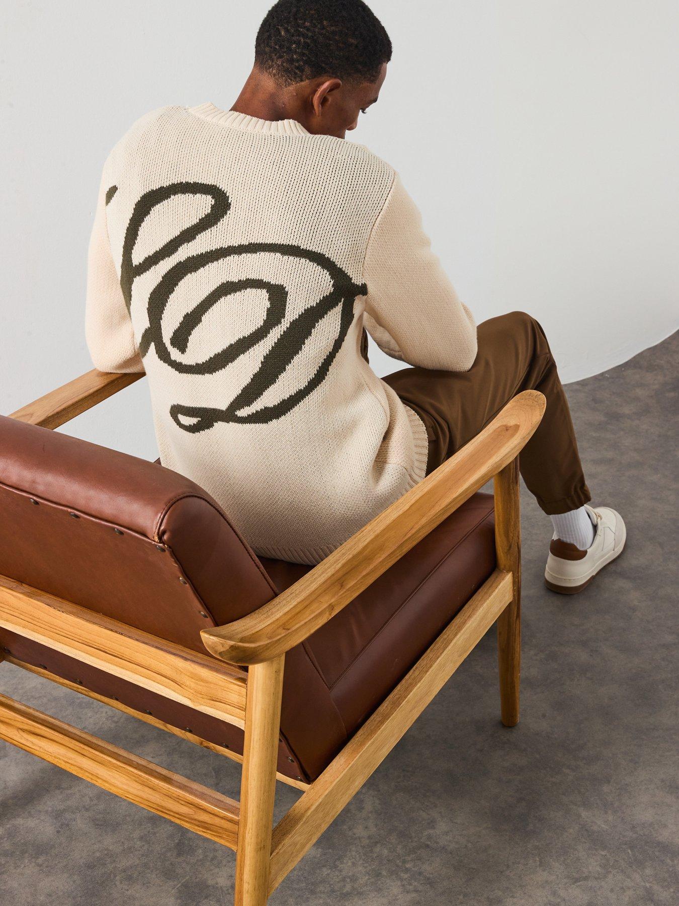 les-deux-danton-large-initial-logo-knitted-jumper-light-beigeoutfit