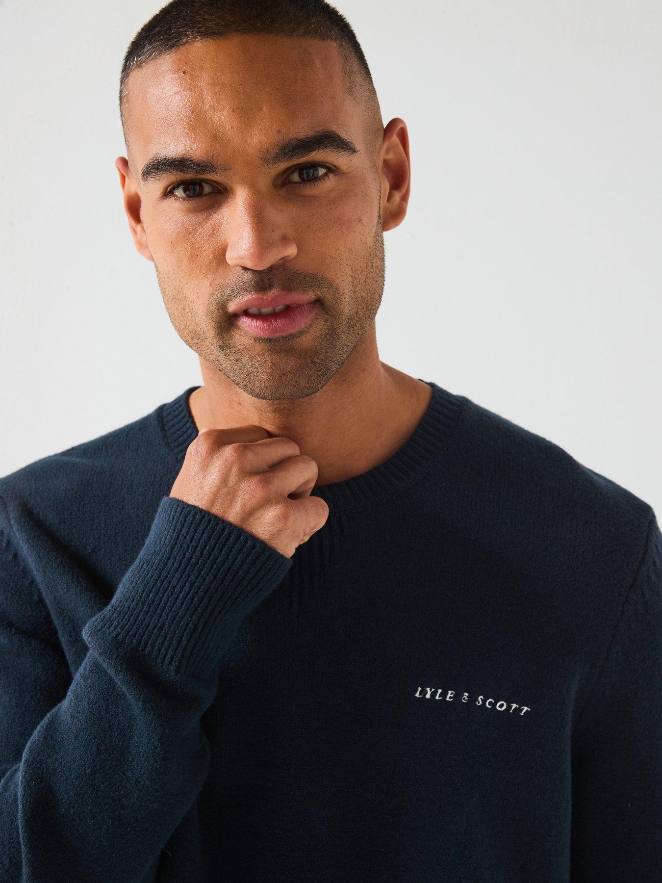 lyle-scott-script-knitted-crew-neck--navyoutfit