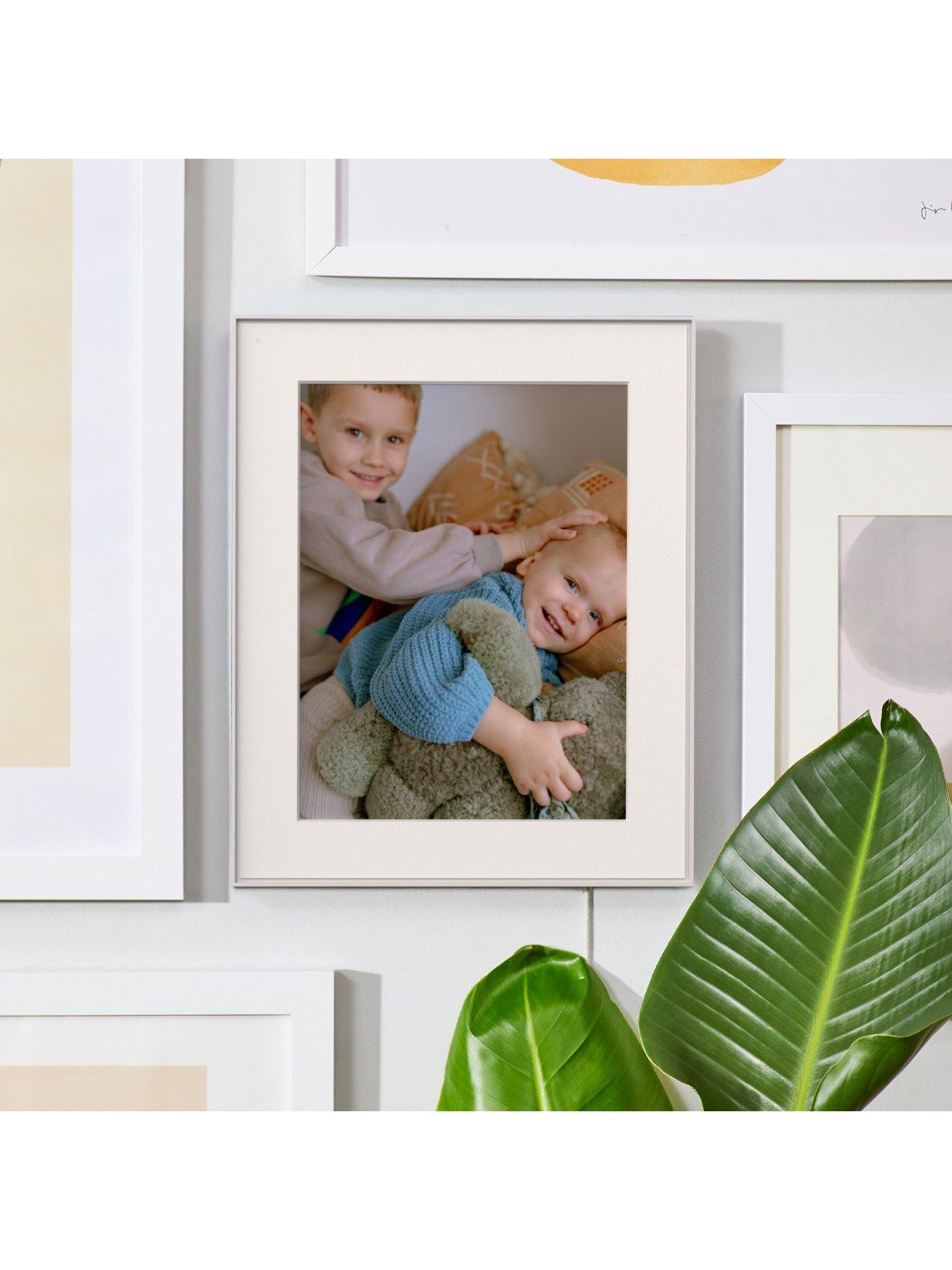 aura-walden-clay-digital-photo-frameoutfit