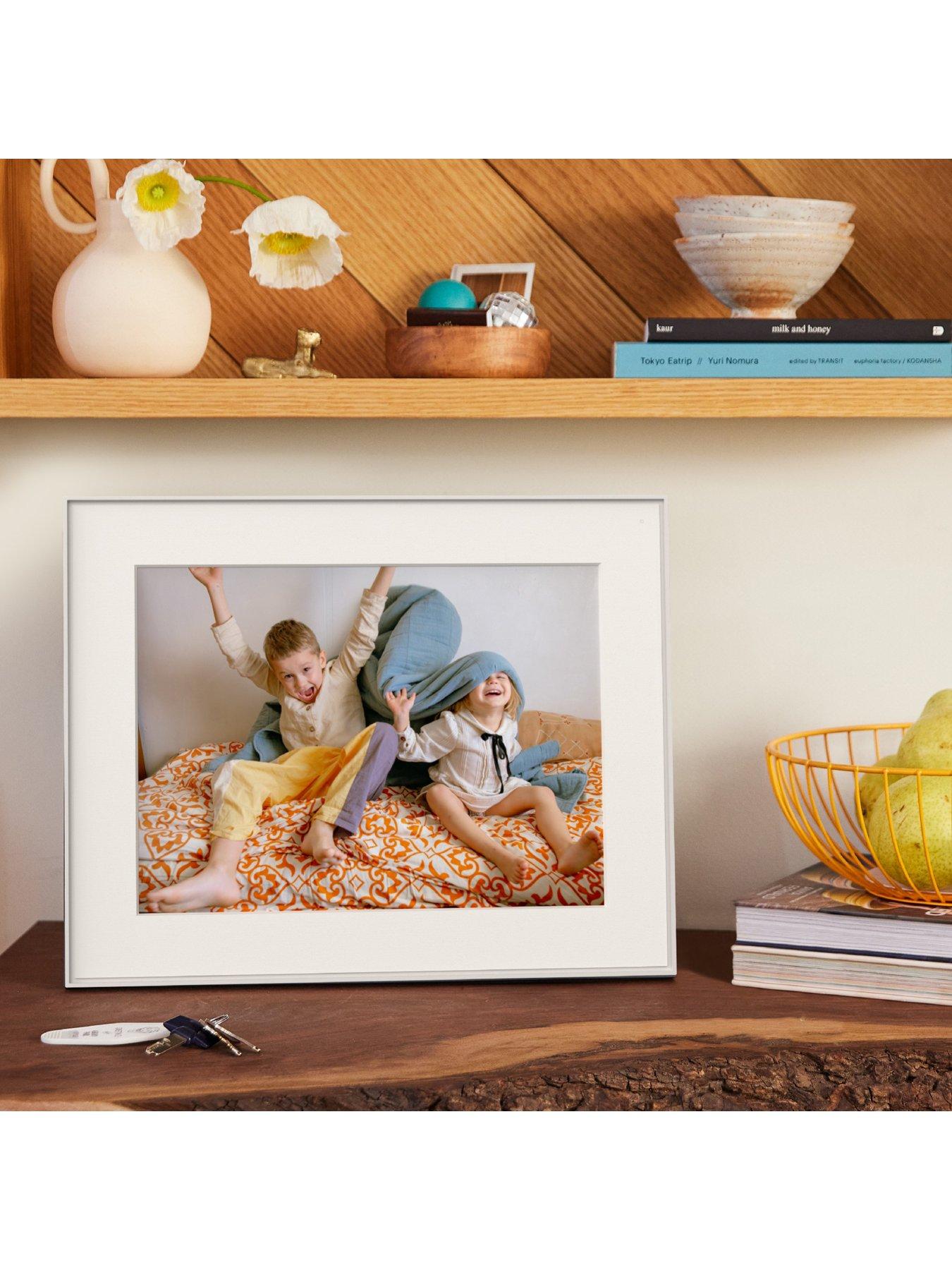 aura-walden-clay-digital-photo-framedetail