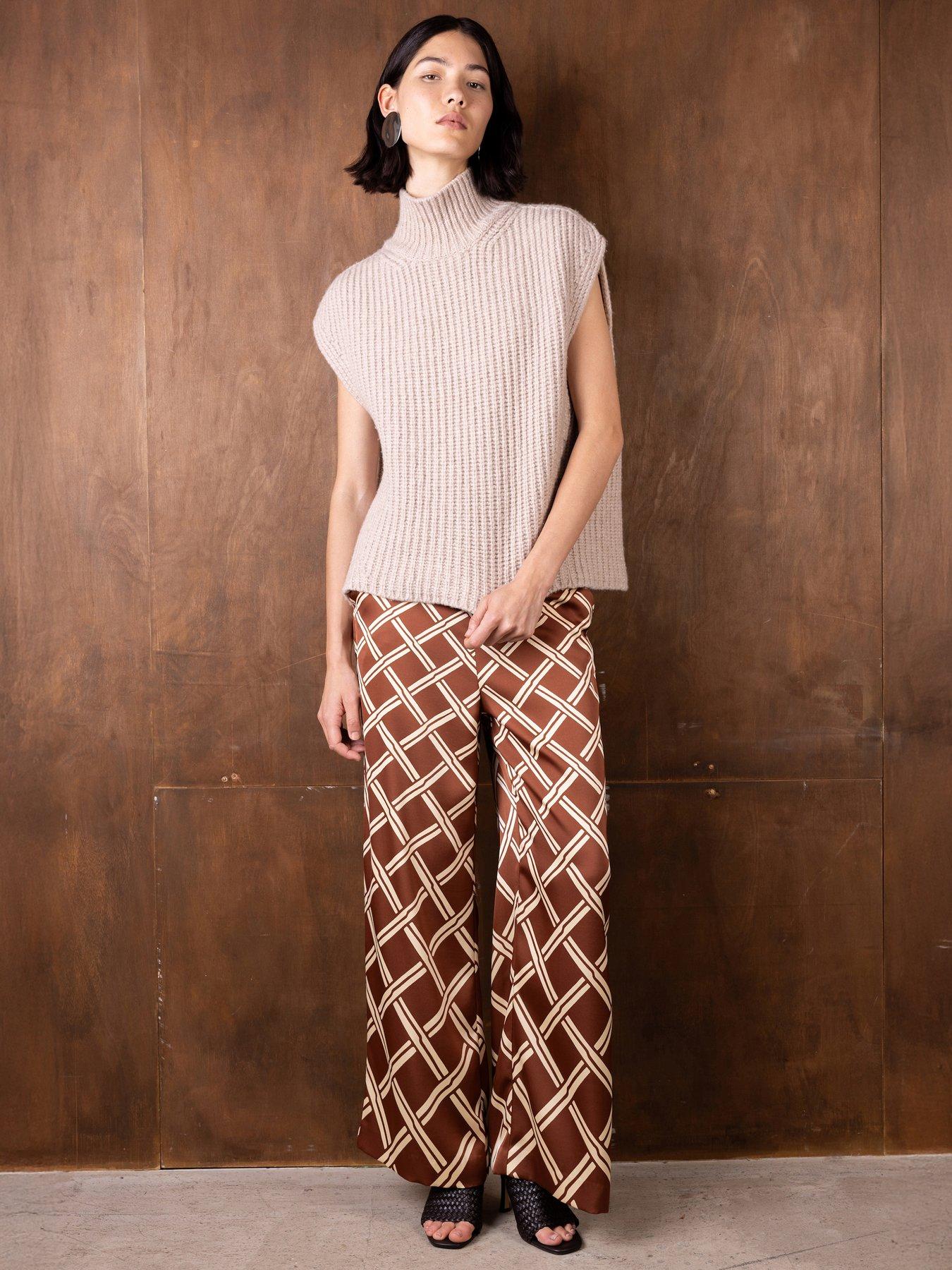 Image 3 of 4 of Vi.ve.re Elize Knitted Tabard - Oatmeal