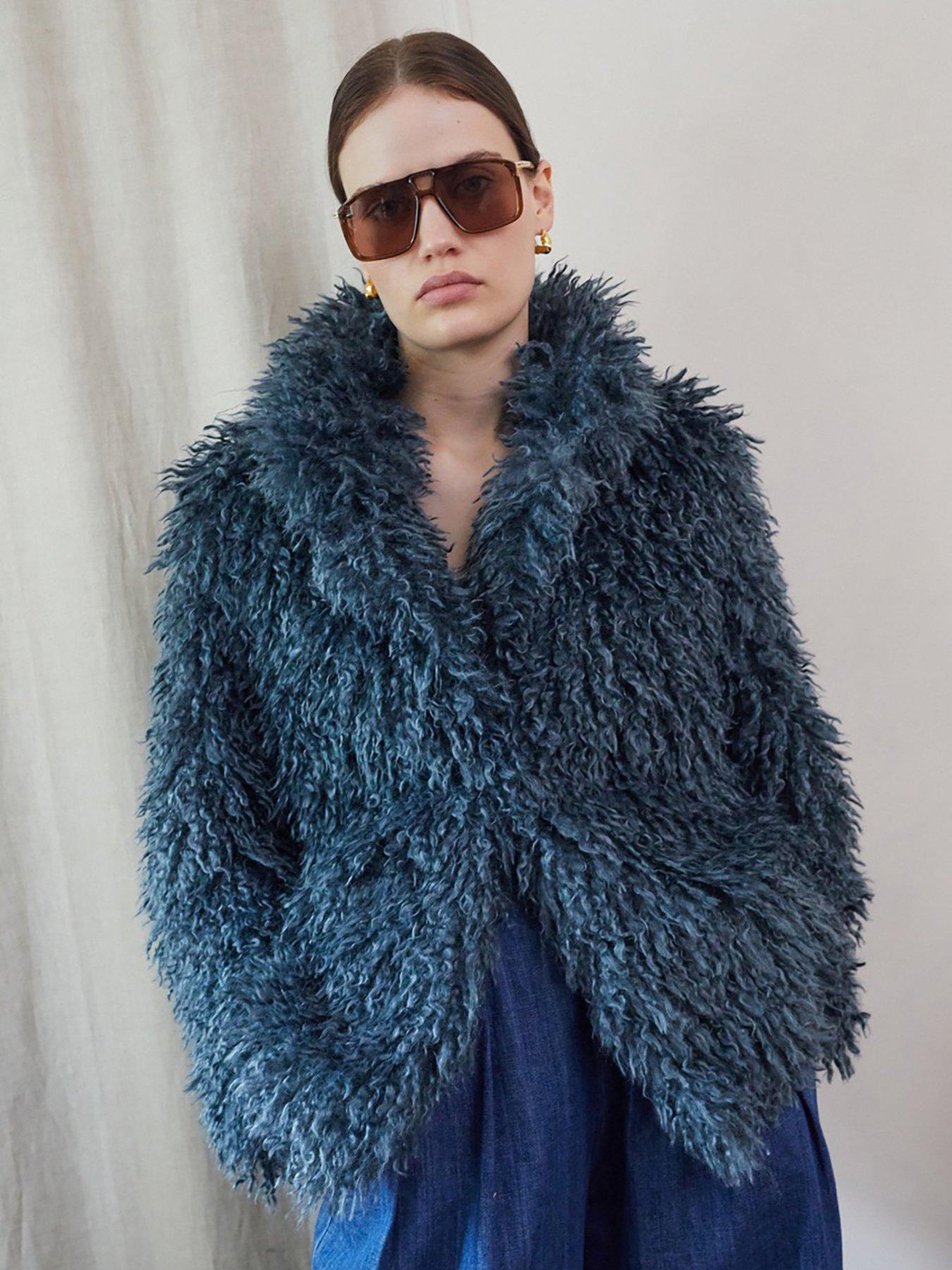 vivere-charlie-shaggy-fur-tealoutfit