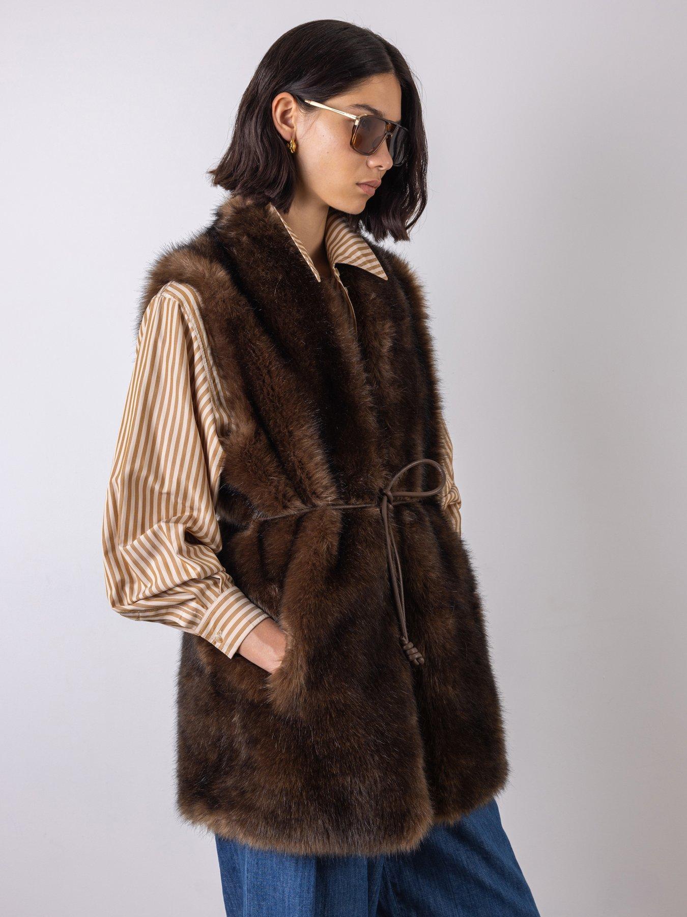 vivere-juliette-belted-fur-gilet-ash-brownoutfit