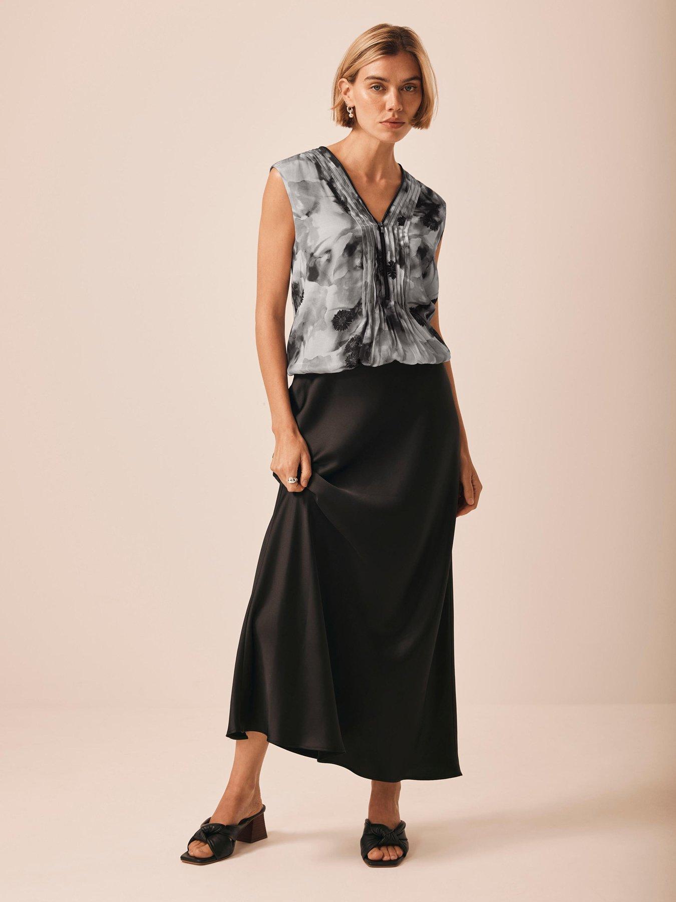 mint-velvet-abstract-print-zip-top-greyback