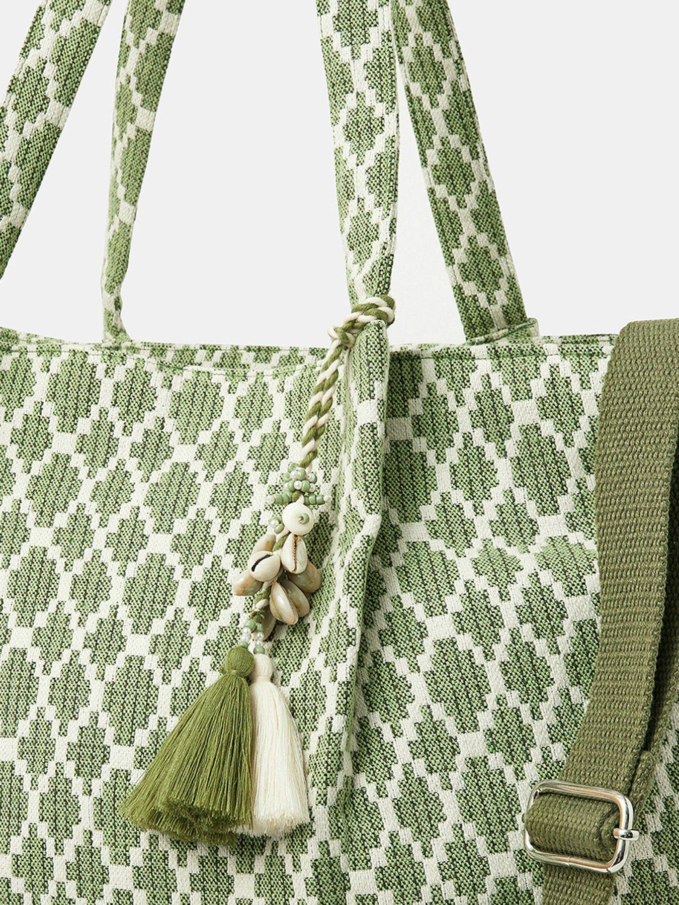 accessorize-geometric-print-weekender-bag-greenoutfit