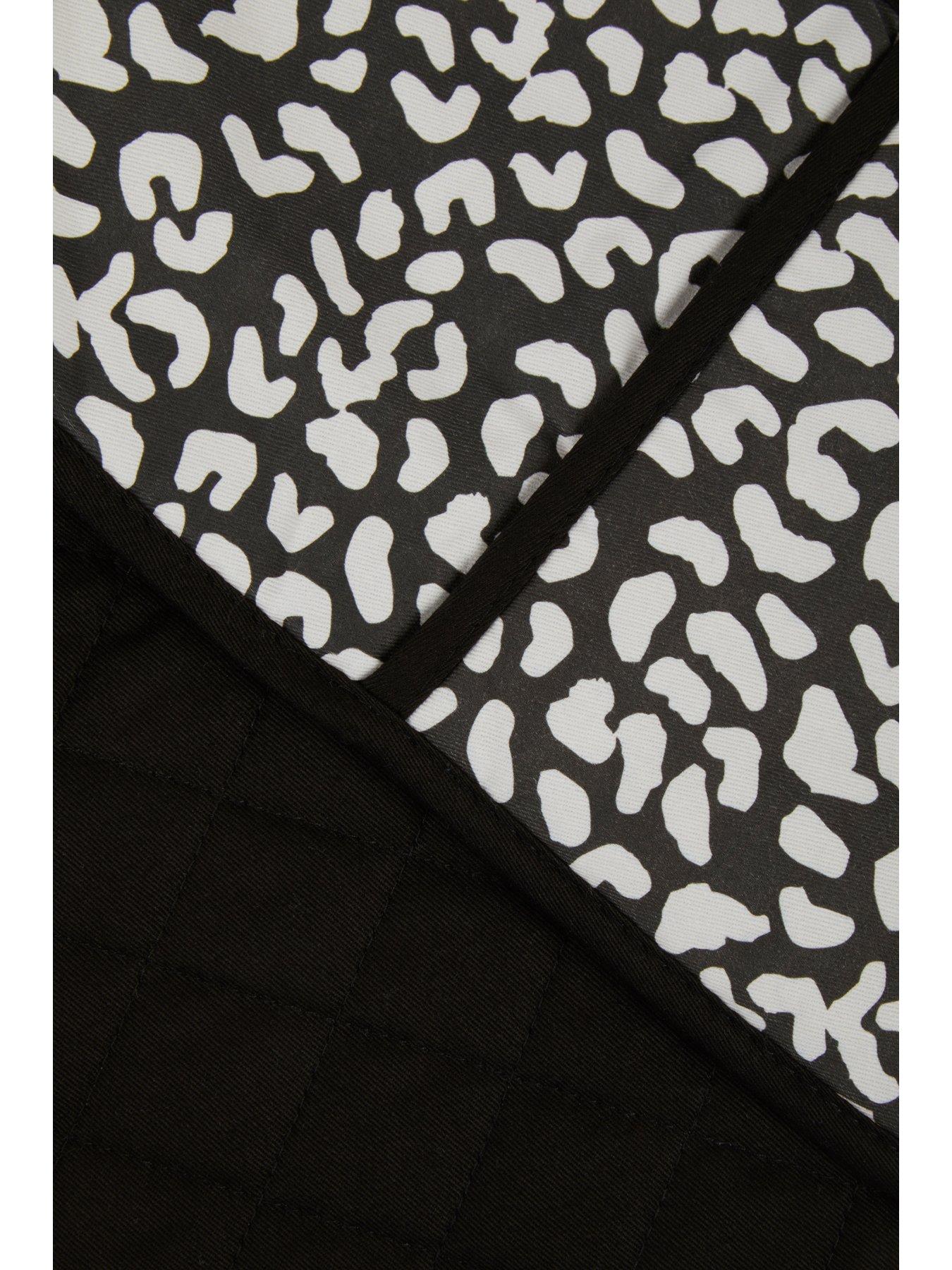 Image 2 of 2 of Interiors By Premier London Leo Double Oven Glove