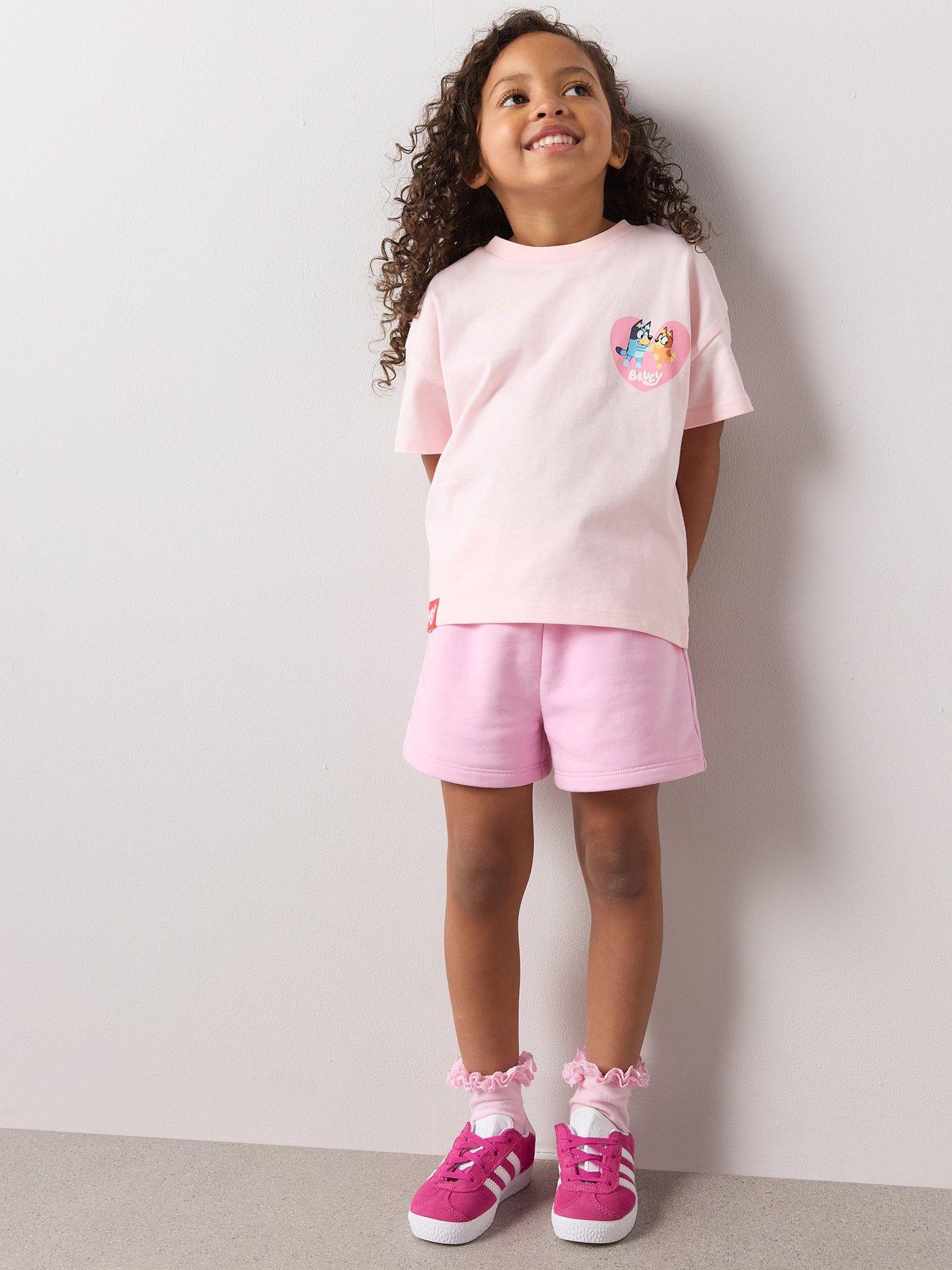 bluey-bluey-heart-back-print-t-shirt-pinkback