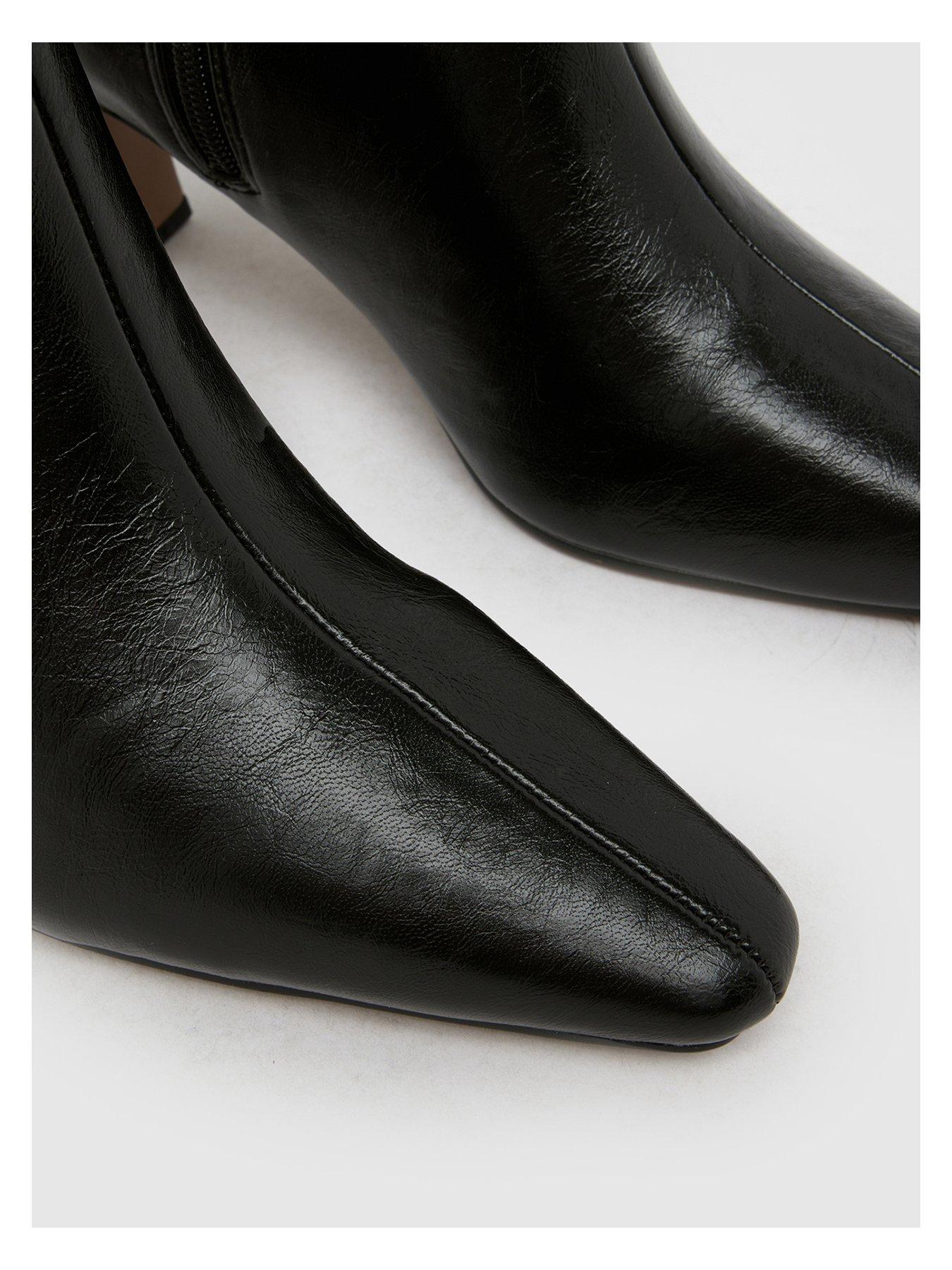 schuh-cone-knee-boots-blackoutfit