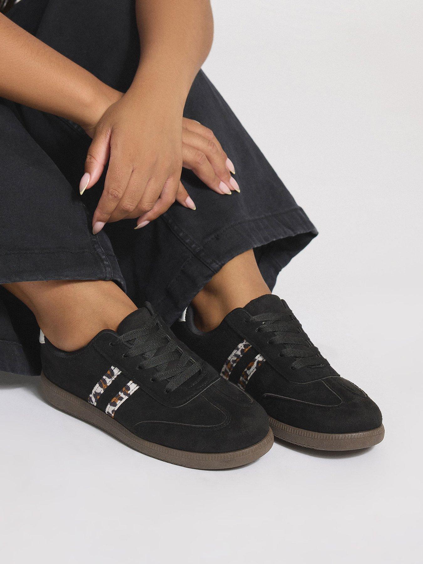 yours-extra-wide-fit-retro-animal-stripe-trainer-blackfront