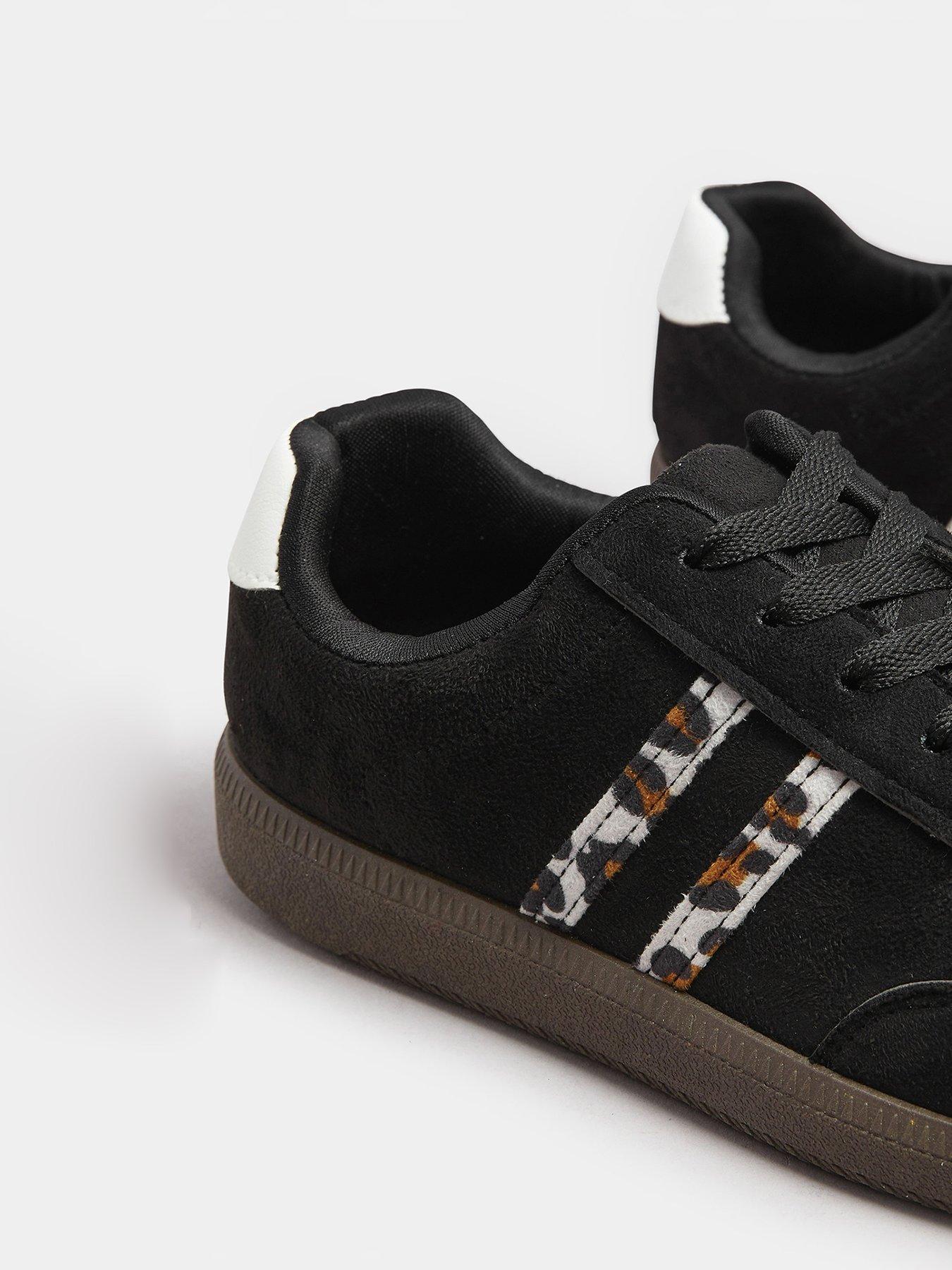 yours-extra-wide-fit-retro-animal-stripe-trainer-blackoutfit