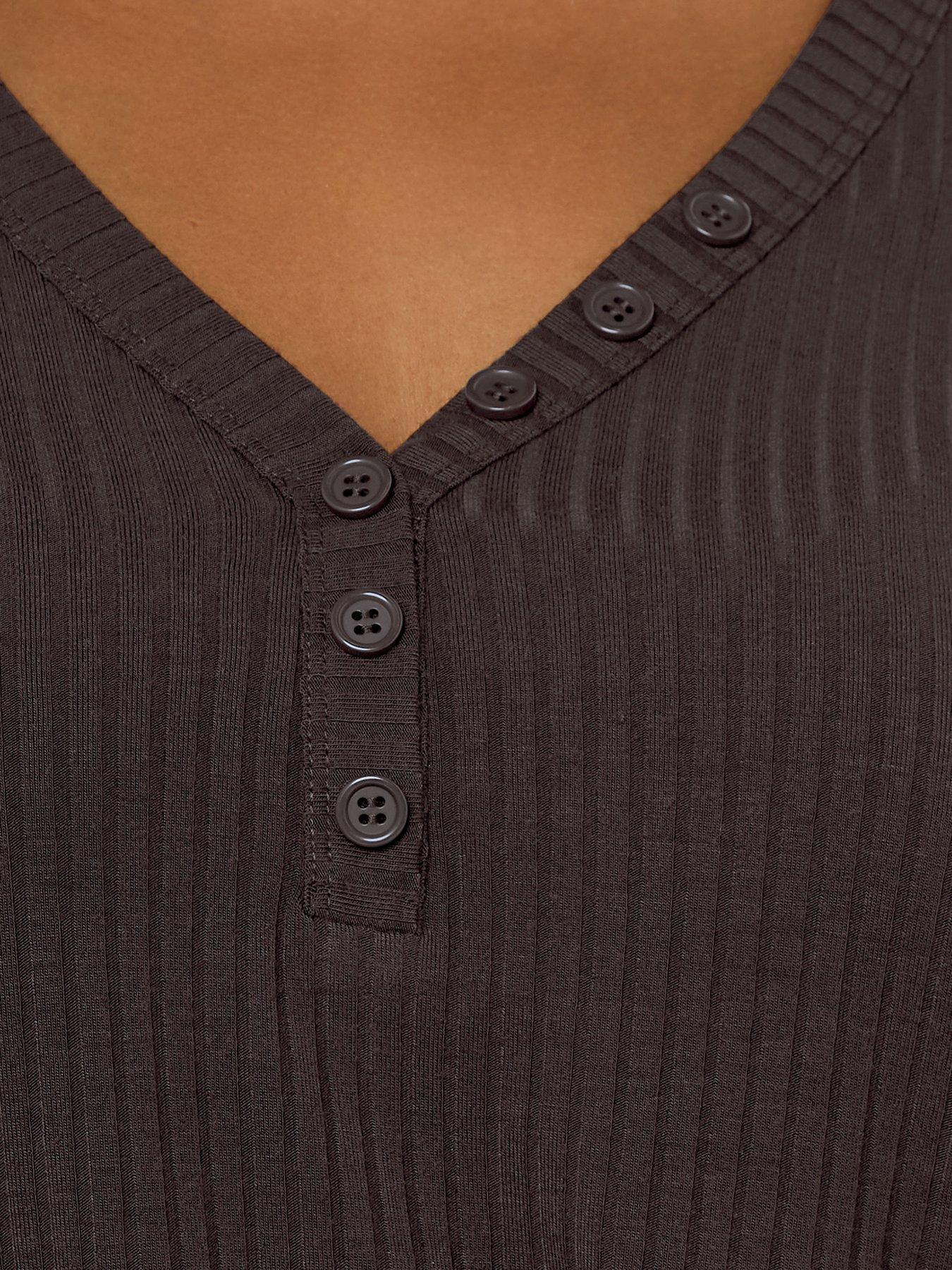 yours-curve-rib-swing-henley-top-brownoutfit