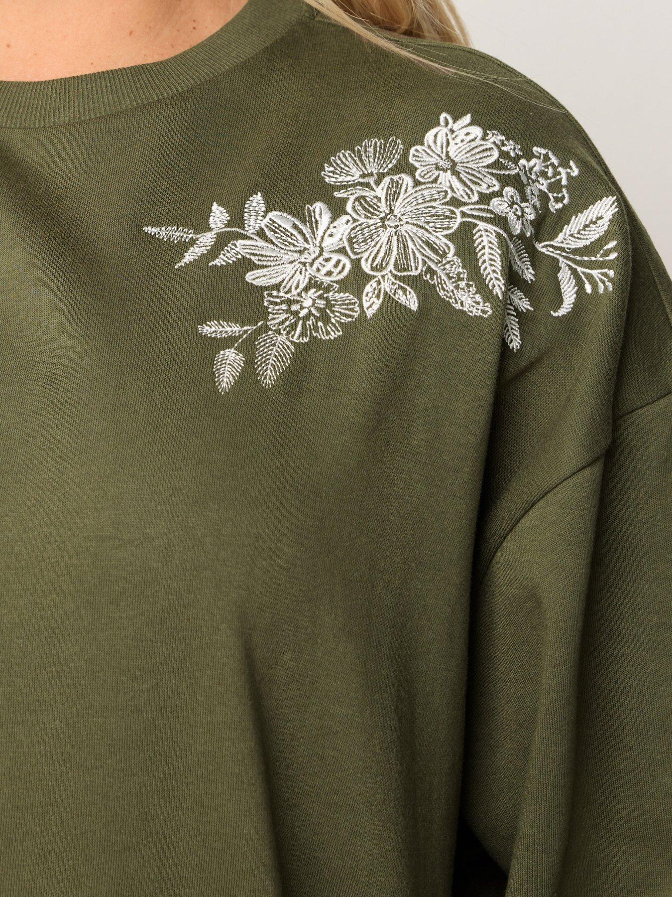 yours-curve-embroidered-sweatshirt-greendetail