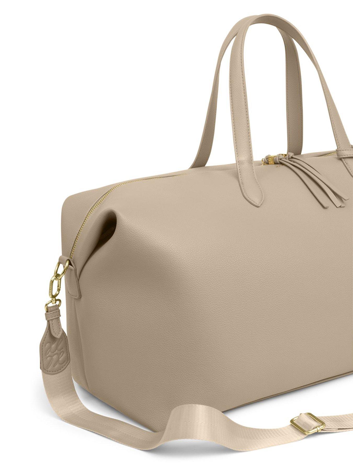 katie-loxton-charm-weekend-holdall-taupeoutfit