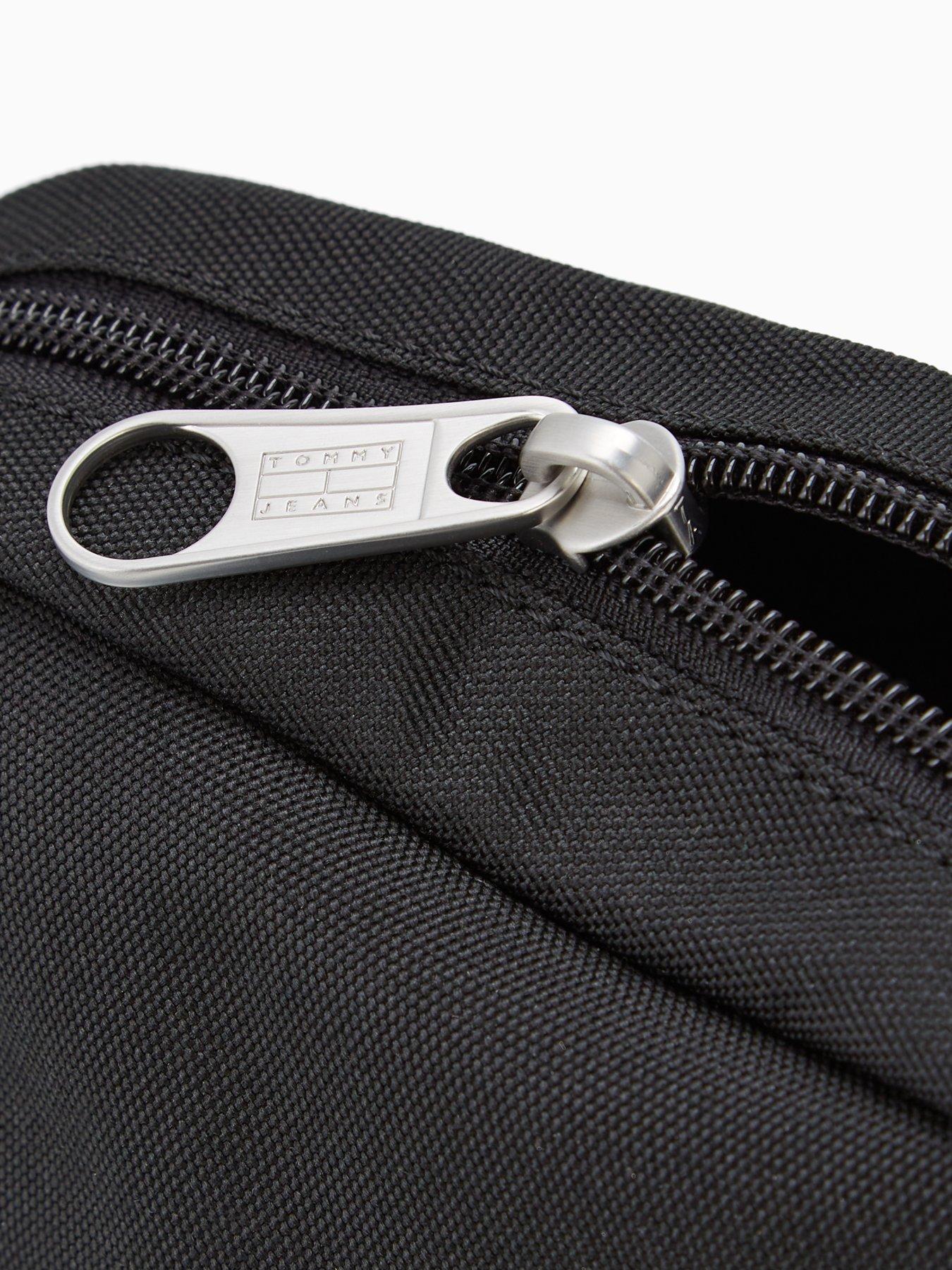 tommy-jeans-daily-crossbody-bag-blackoutfit