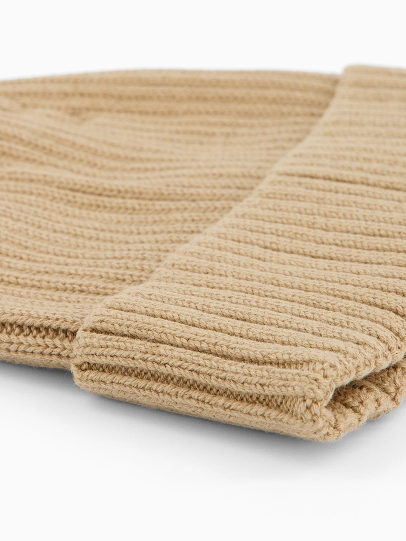 tommy-jeans-heritage-core-beanie-beigeoutfit