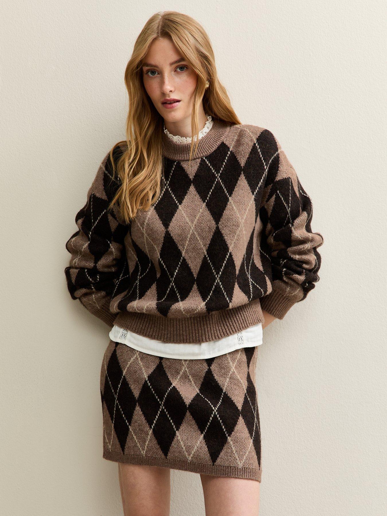new-look-argyle-crew-neck-midweight-knit-jumper-brownfront