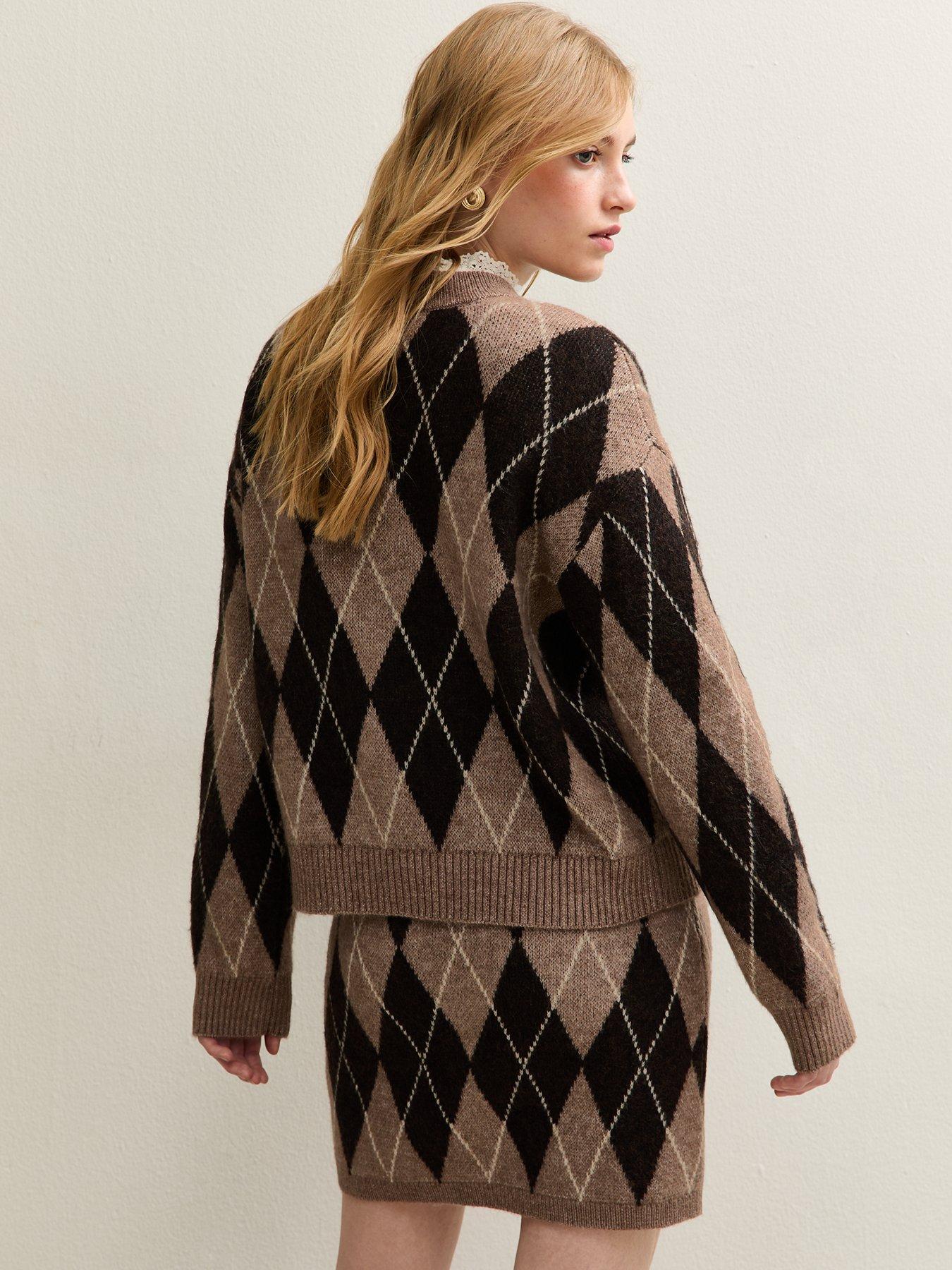 new-look-argyle-crew-neck-midweight-knit-jumper-brownstillFront