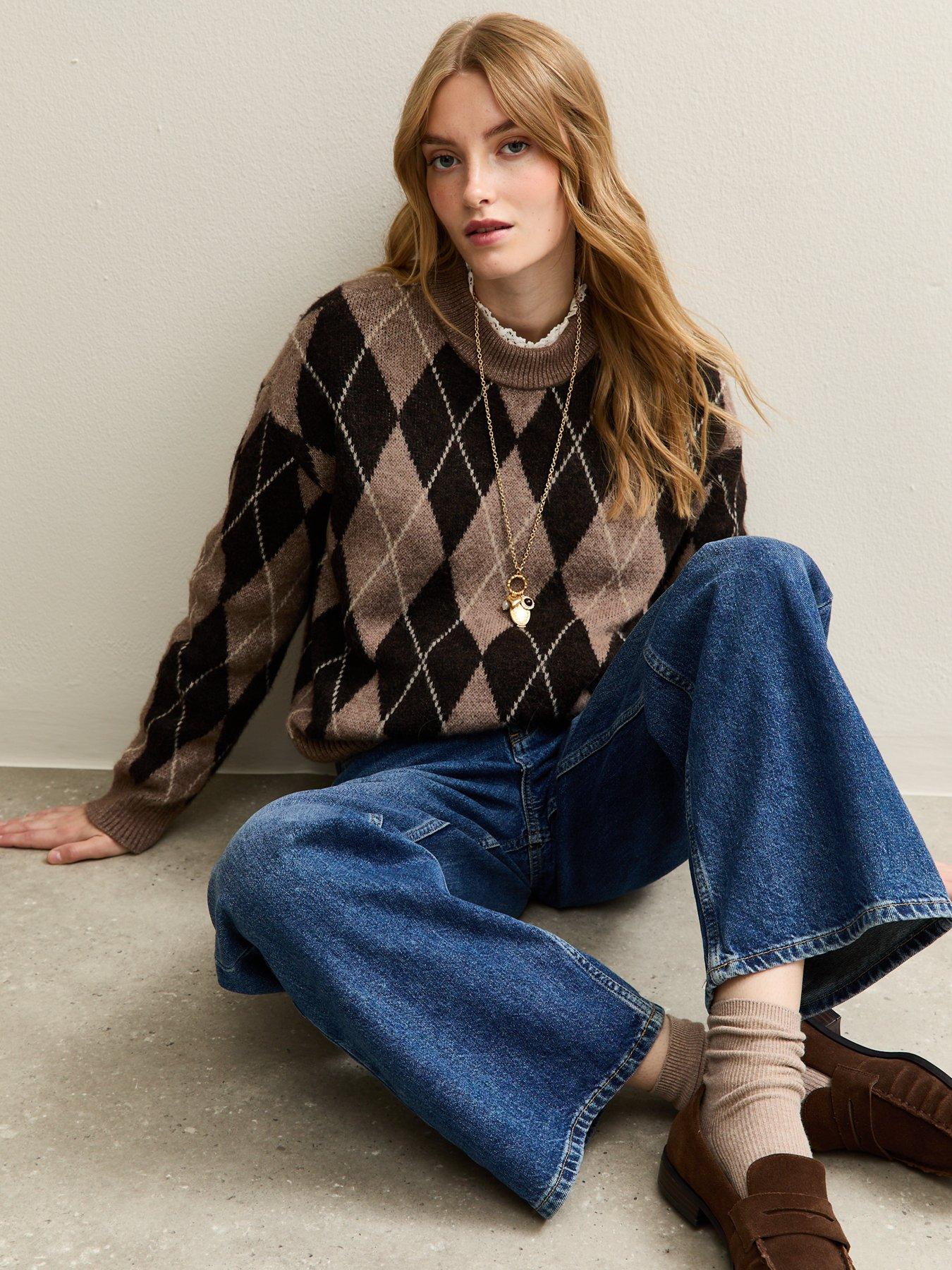 new-look-argyle-crew-neck-midweight-knit-jumper-brownoutfit